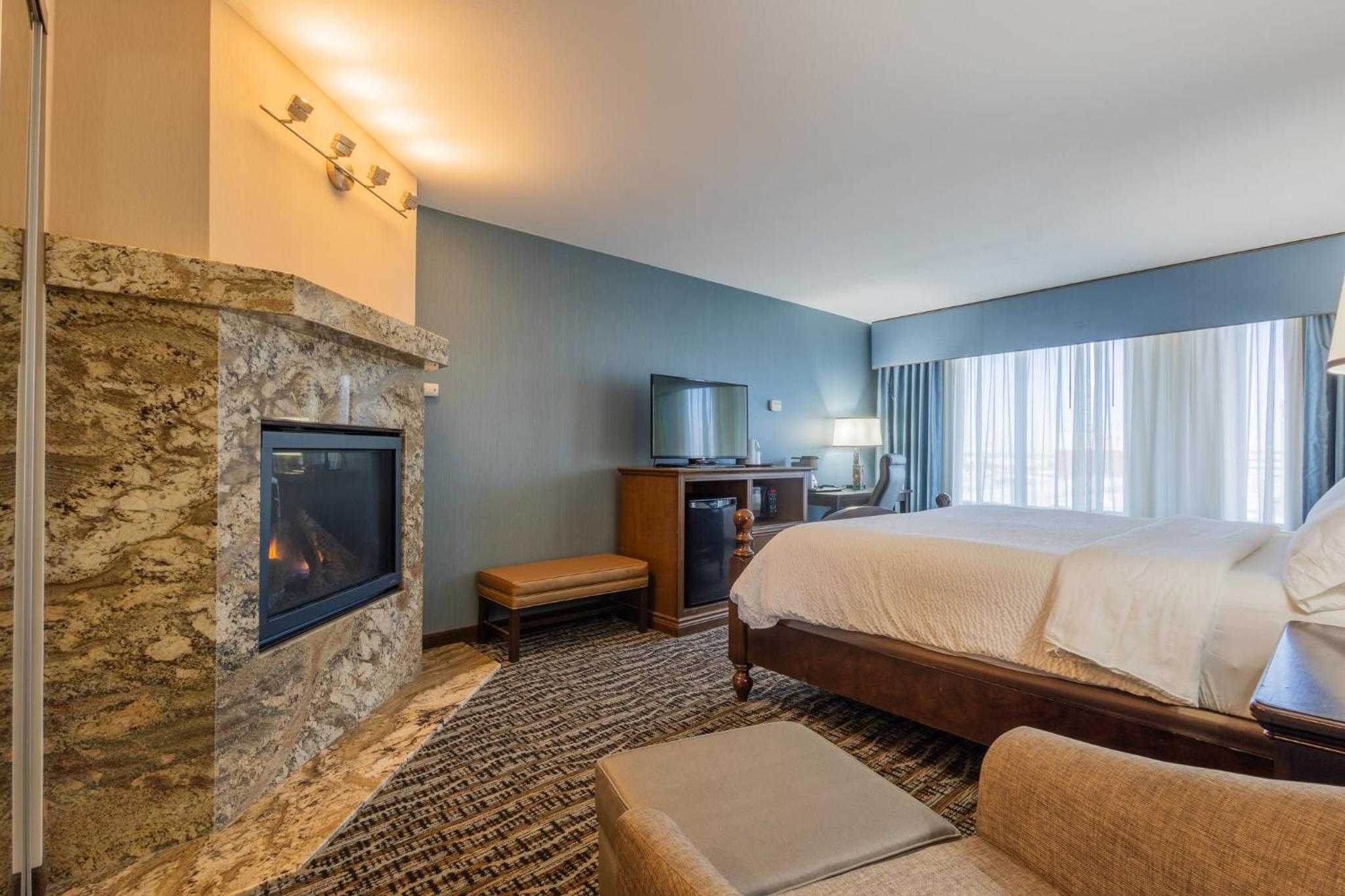 King Suite with Spa Bath photo 2