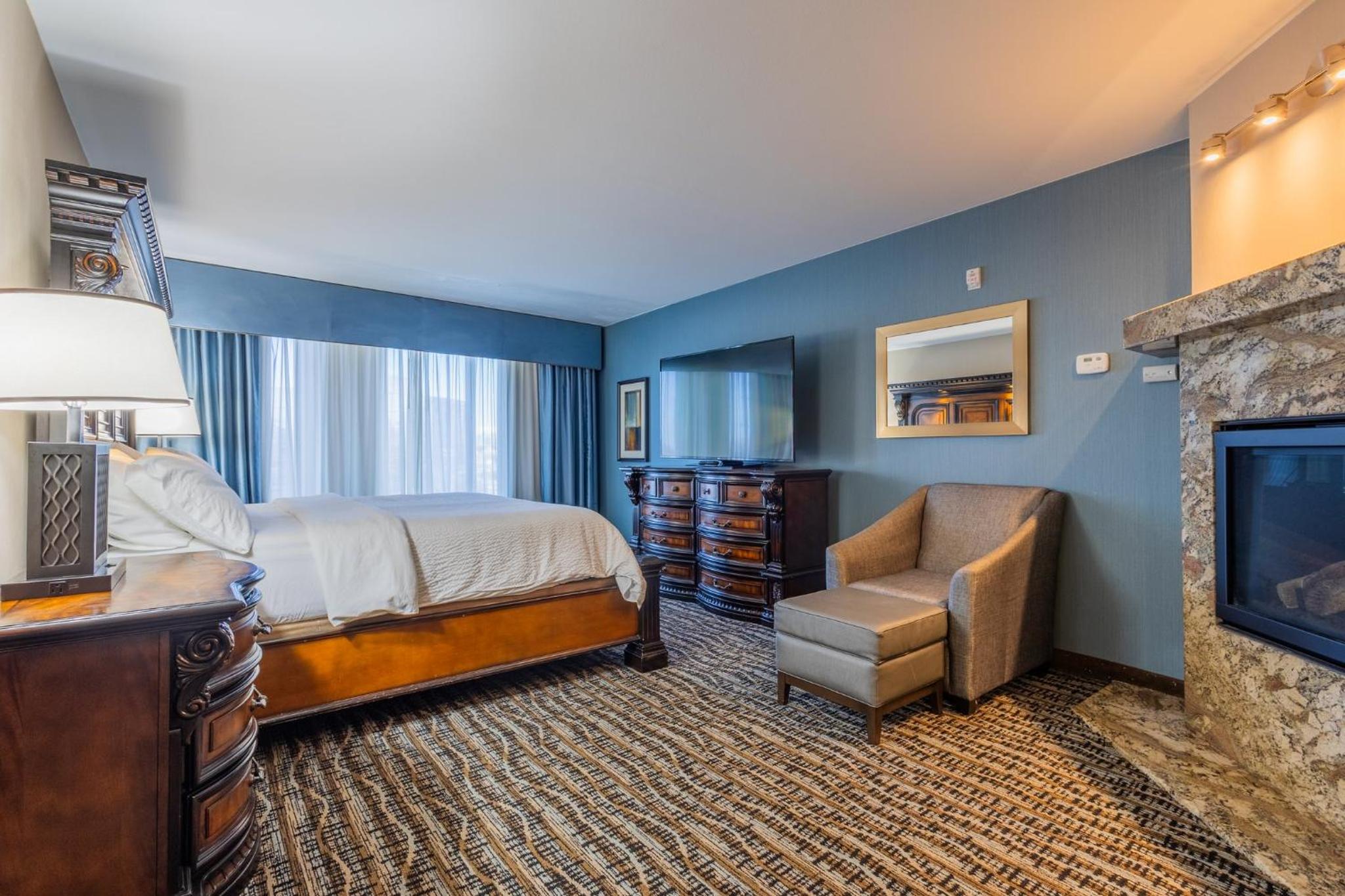 One-Bedroom Suite with Jetted Tub photo 3
