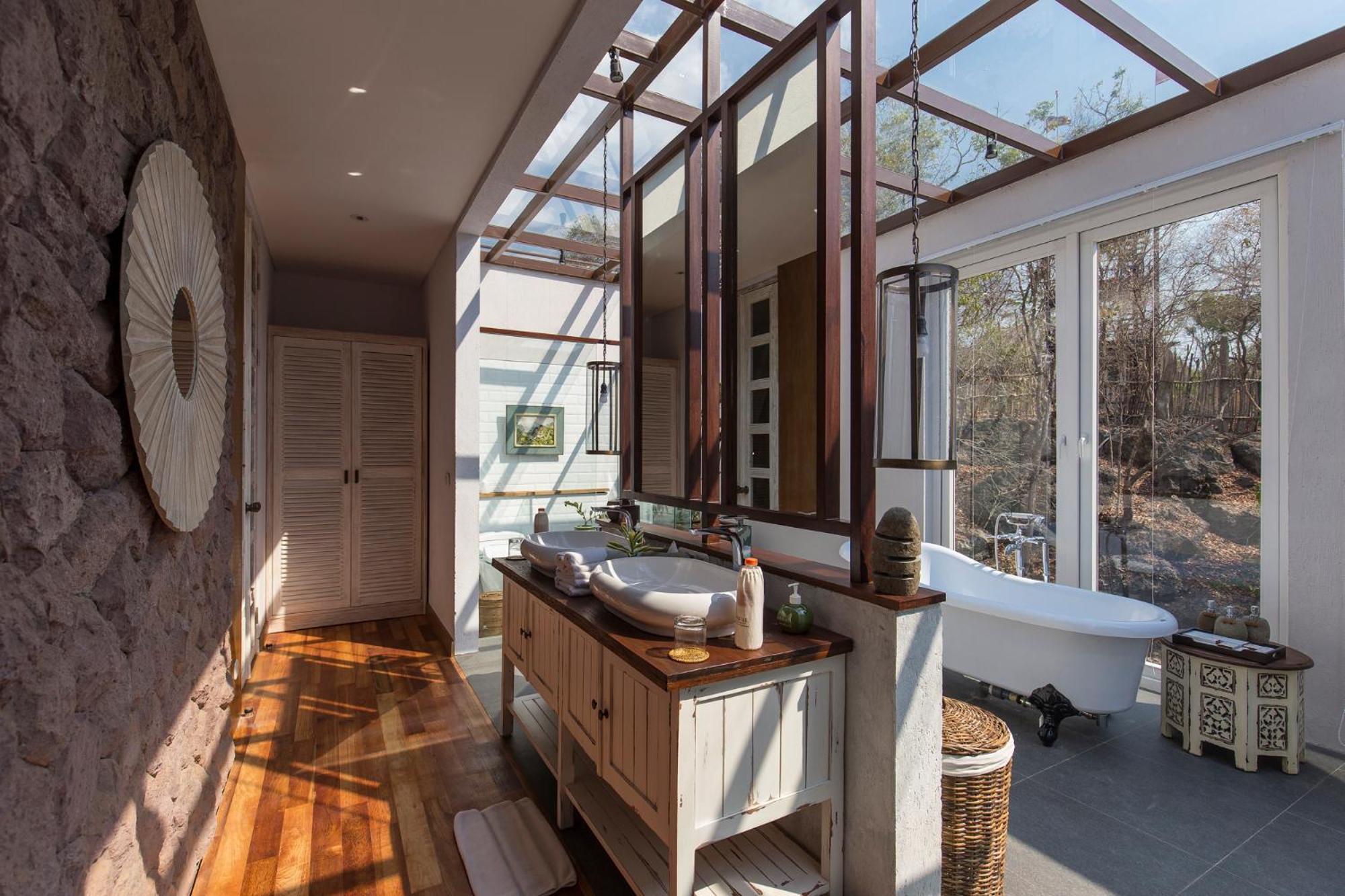 Room Only – Ocean Front Mangrove Villa - Photo 7