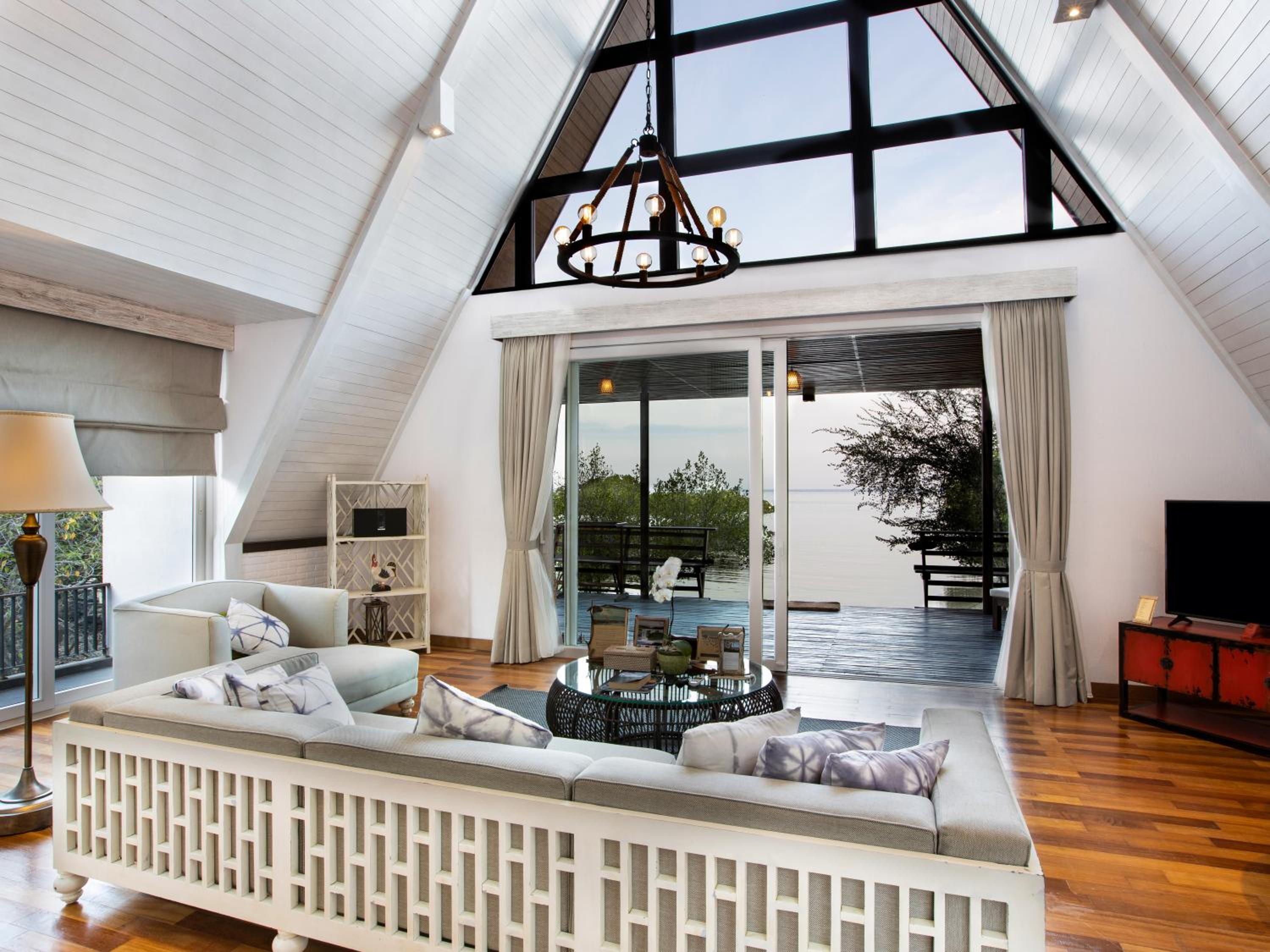 Room Only – Ocean Front Mangrove Villa - Photo 15