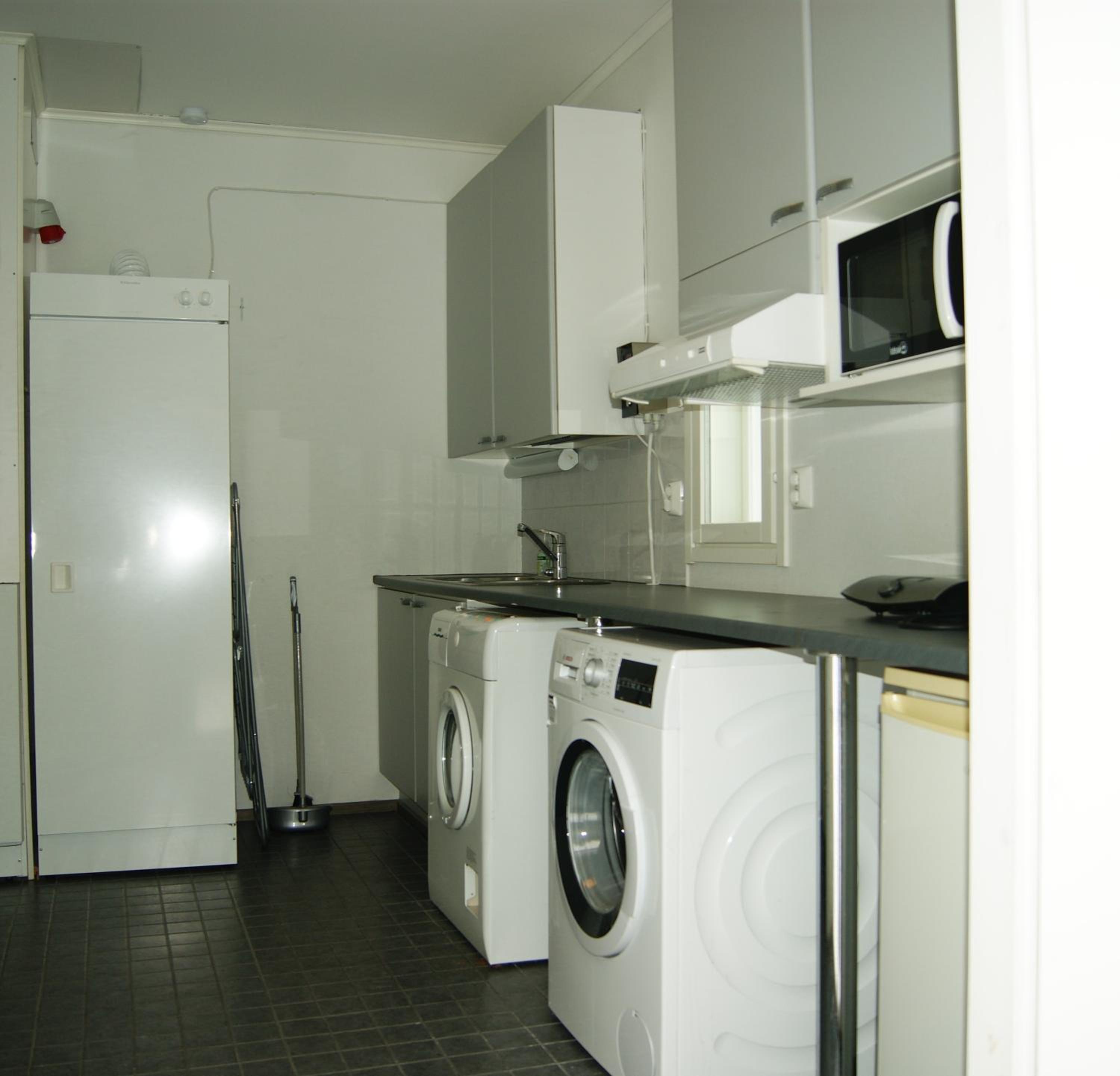 Small Economy Cottage with Shared Bathroom photo 2