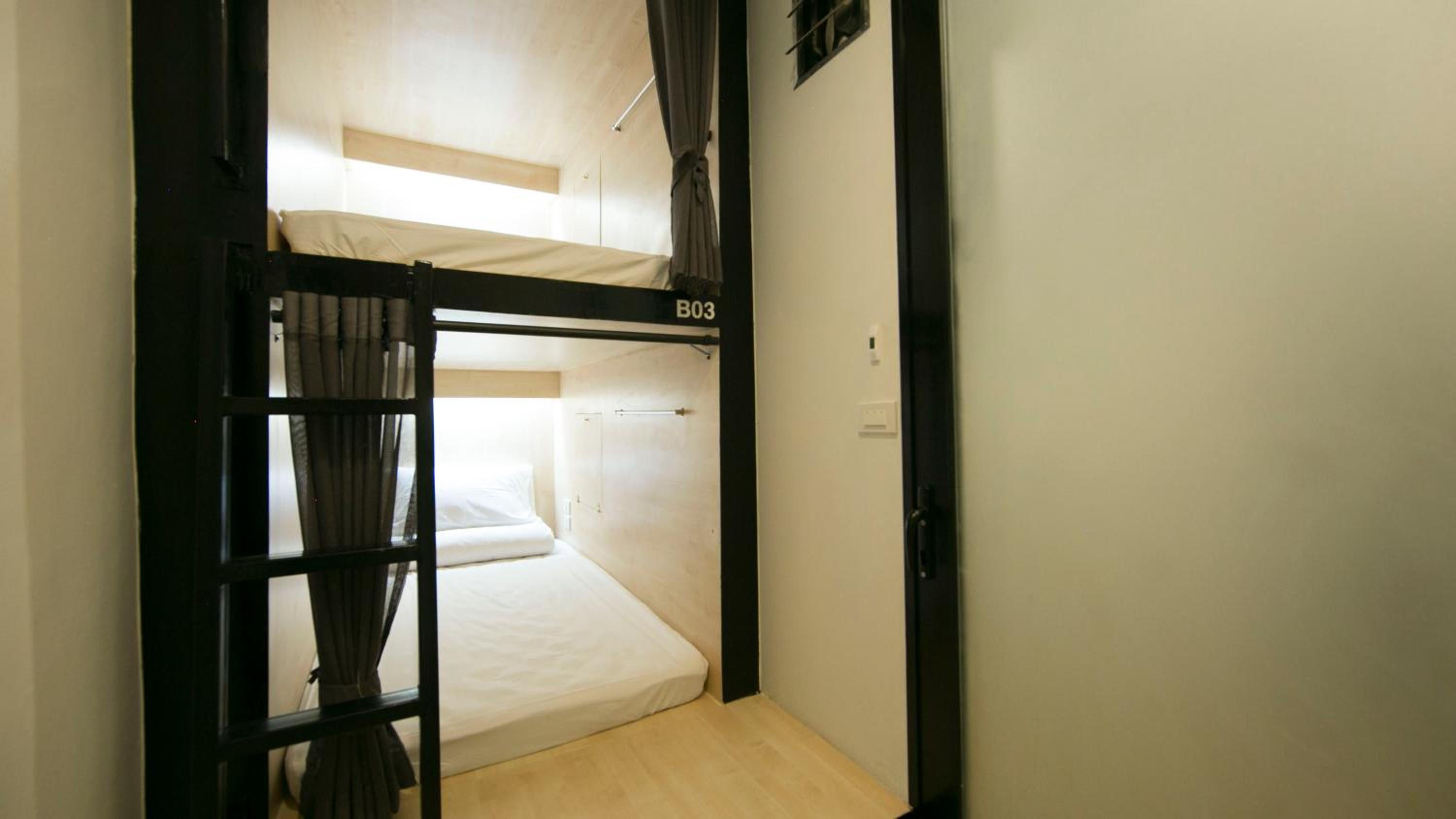 Bed in 4-Bed Mixed Dormitory Room with Shared Bathroom (B) photo 2