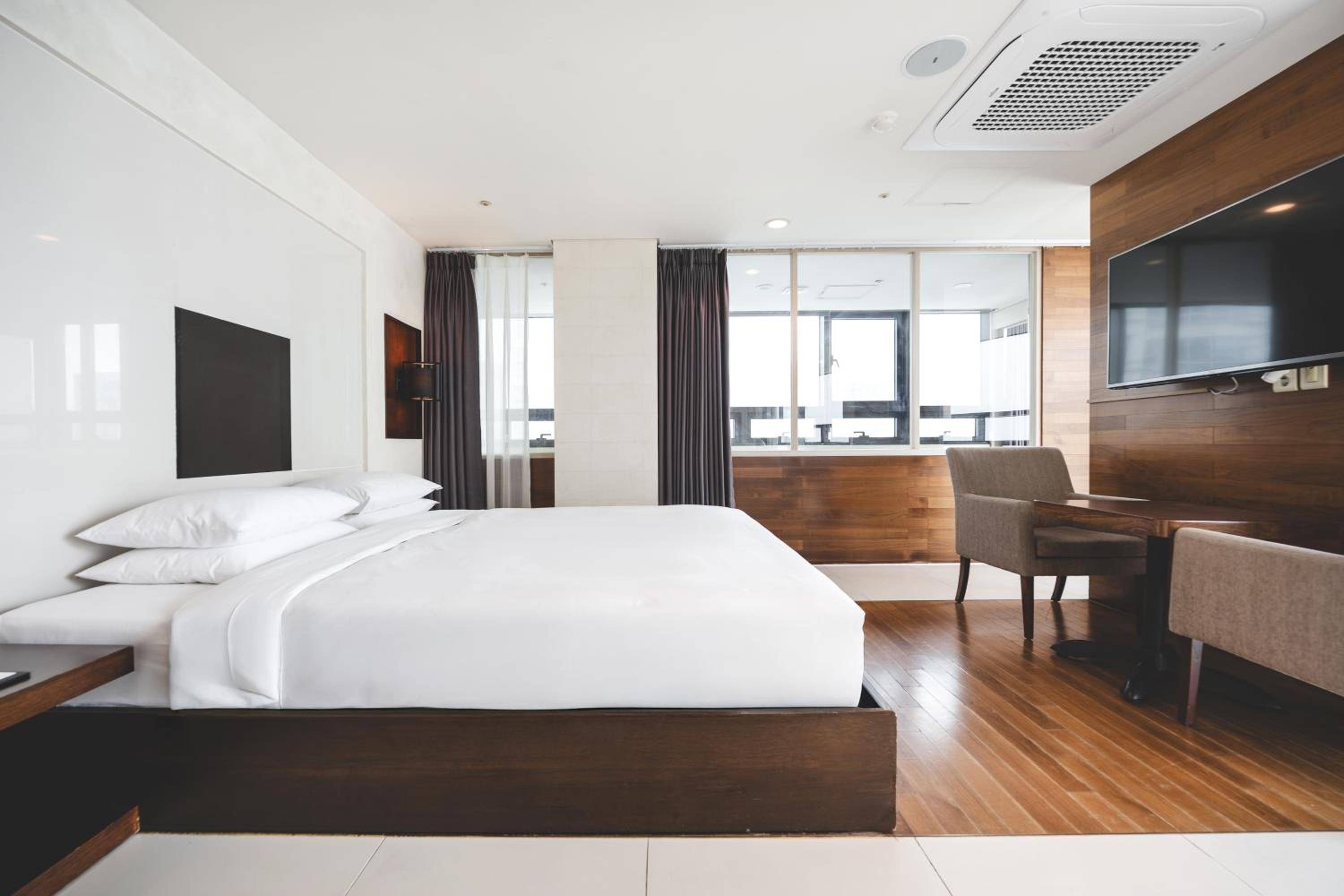 Executive Suite - Full Ocean View