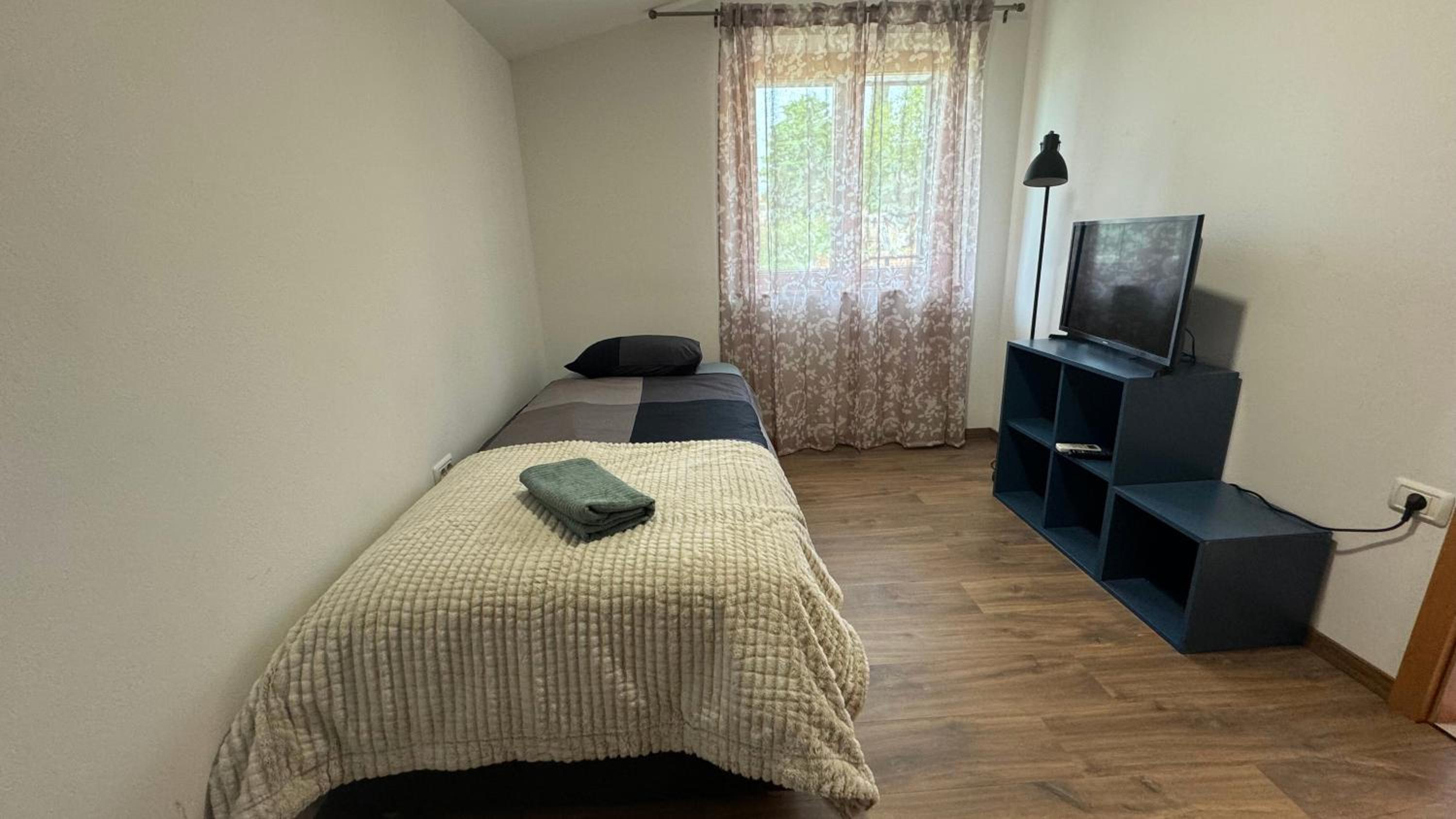 Family Room with Private Bathroom photo 3