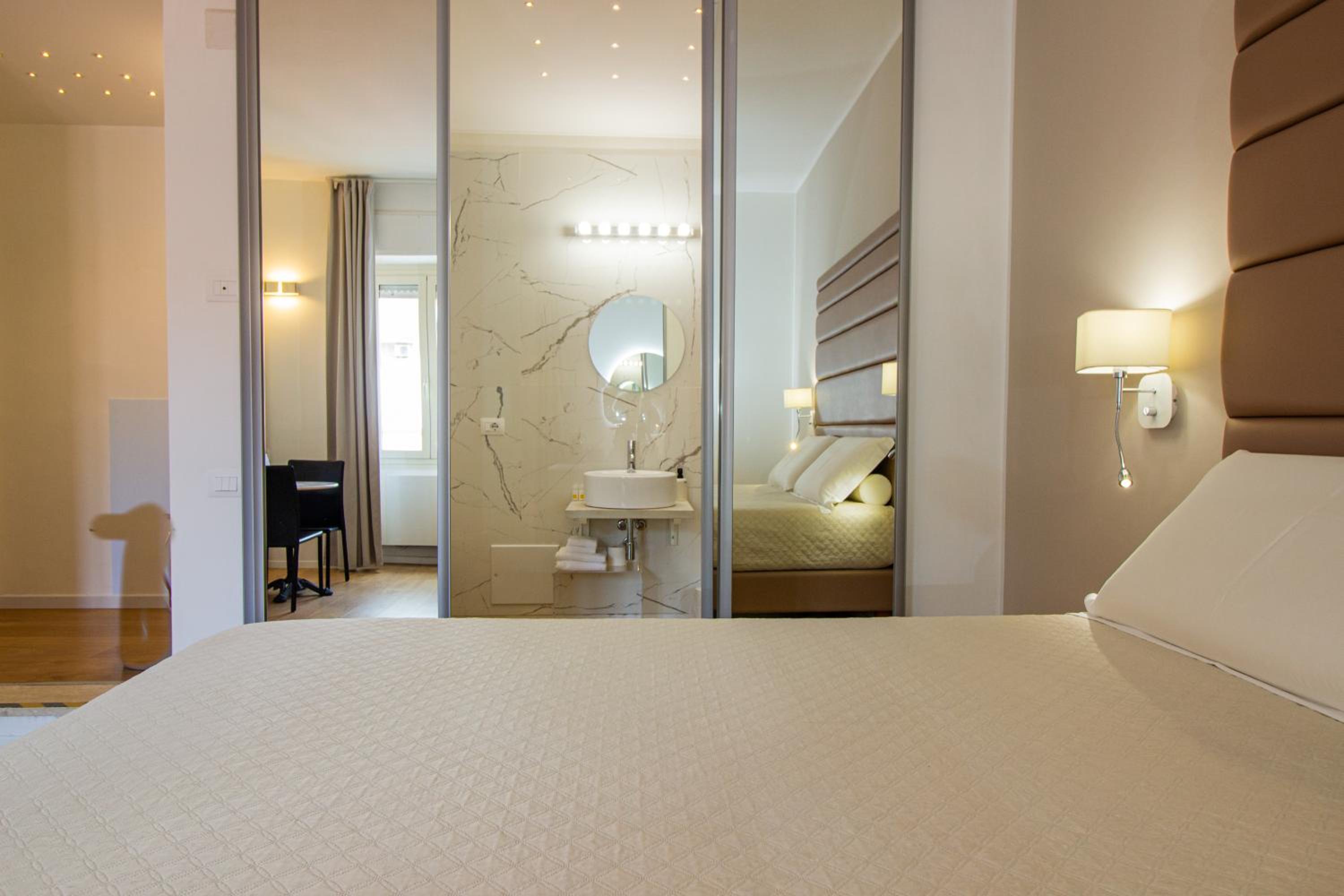 Superior King Room photo 3