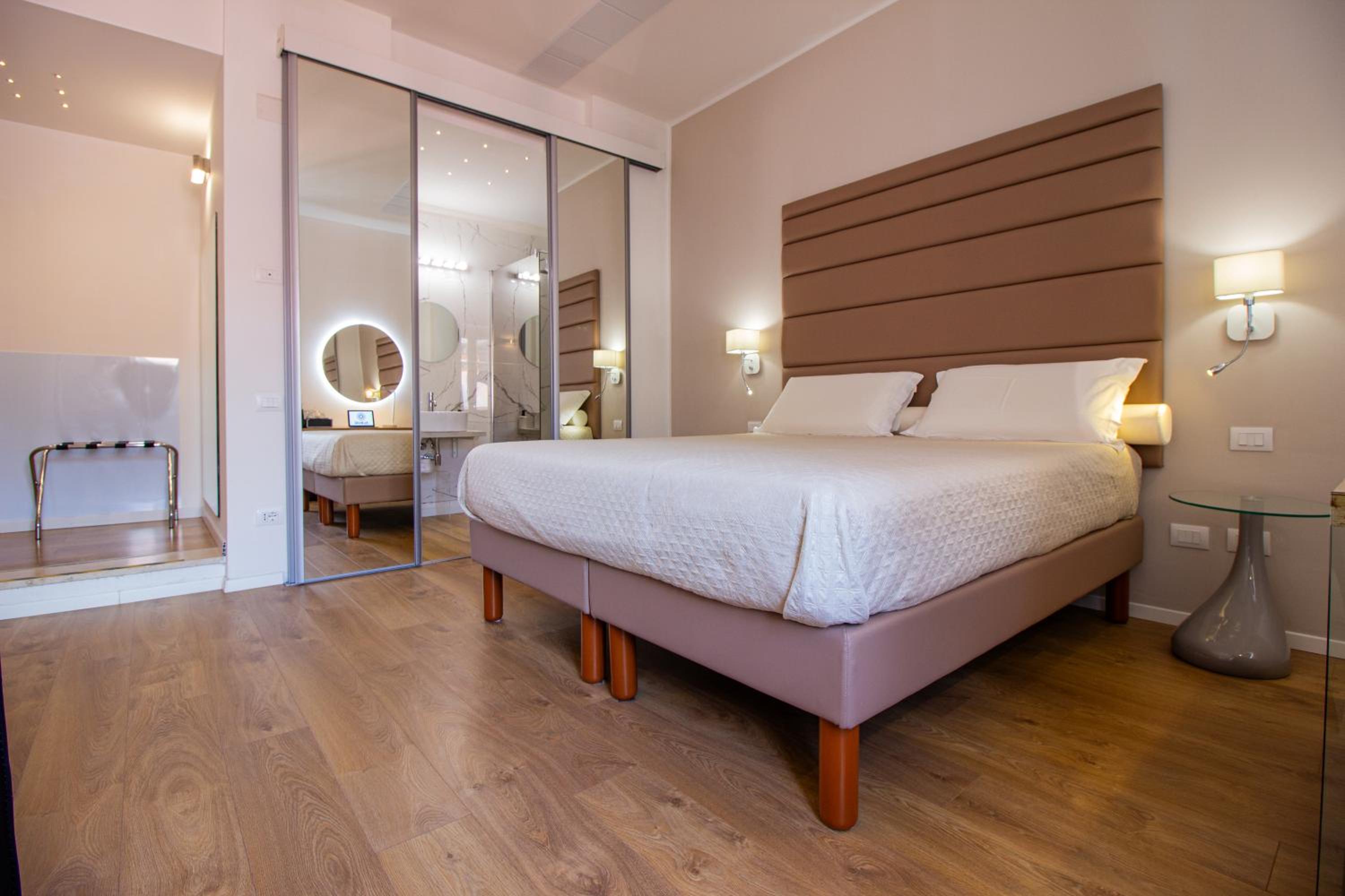 Superior King Room photo 2