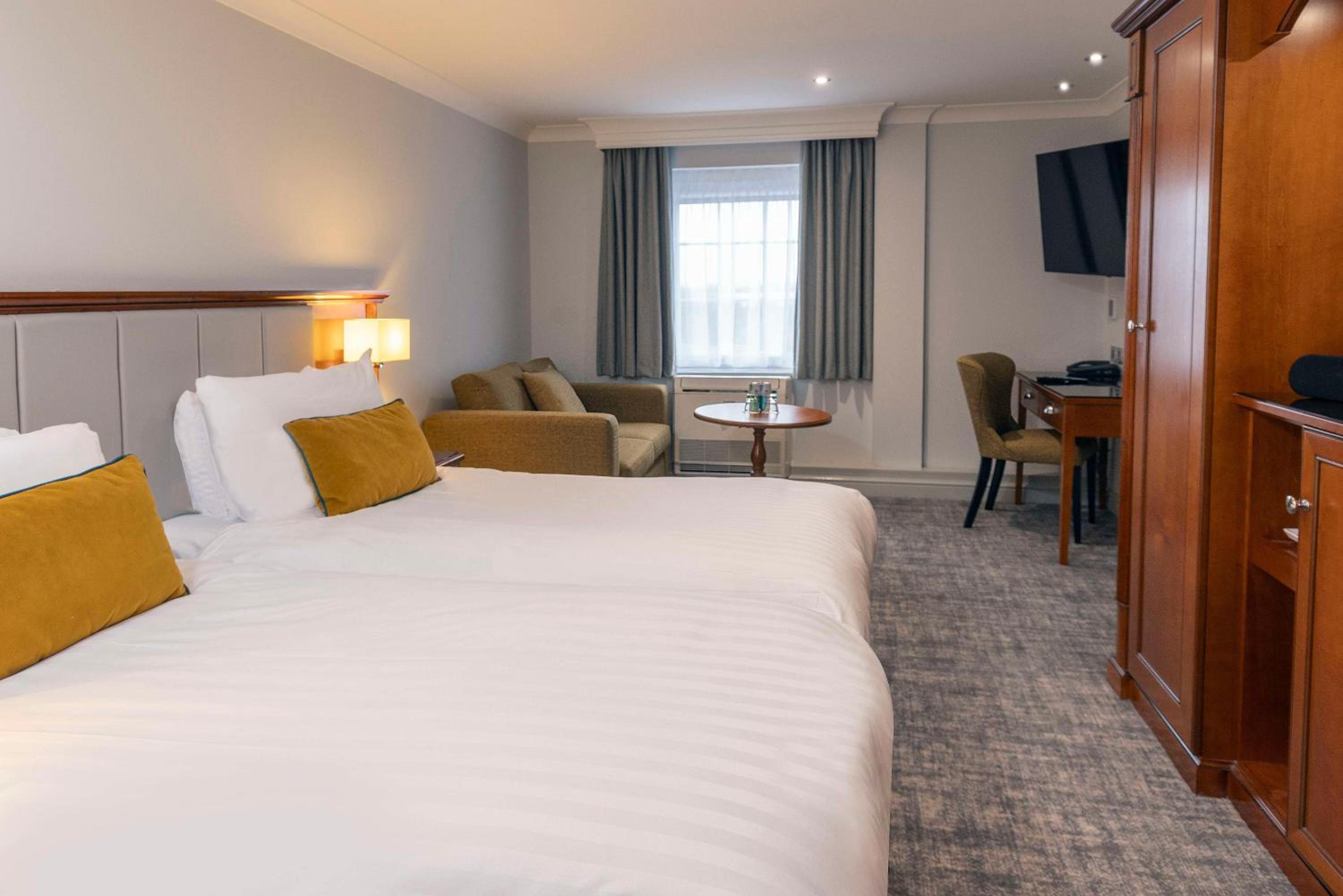 Premium Twin Room - Photo 2