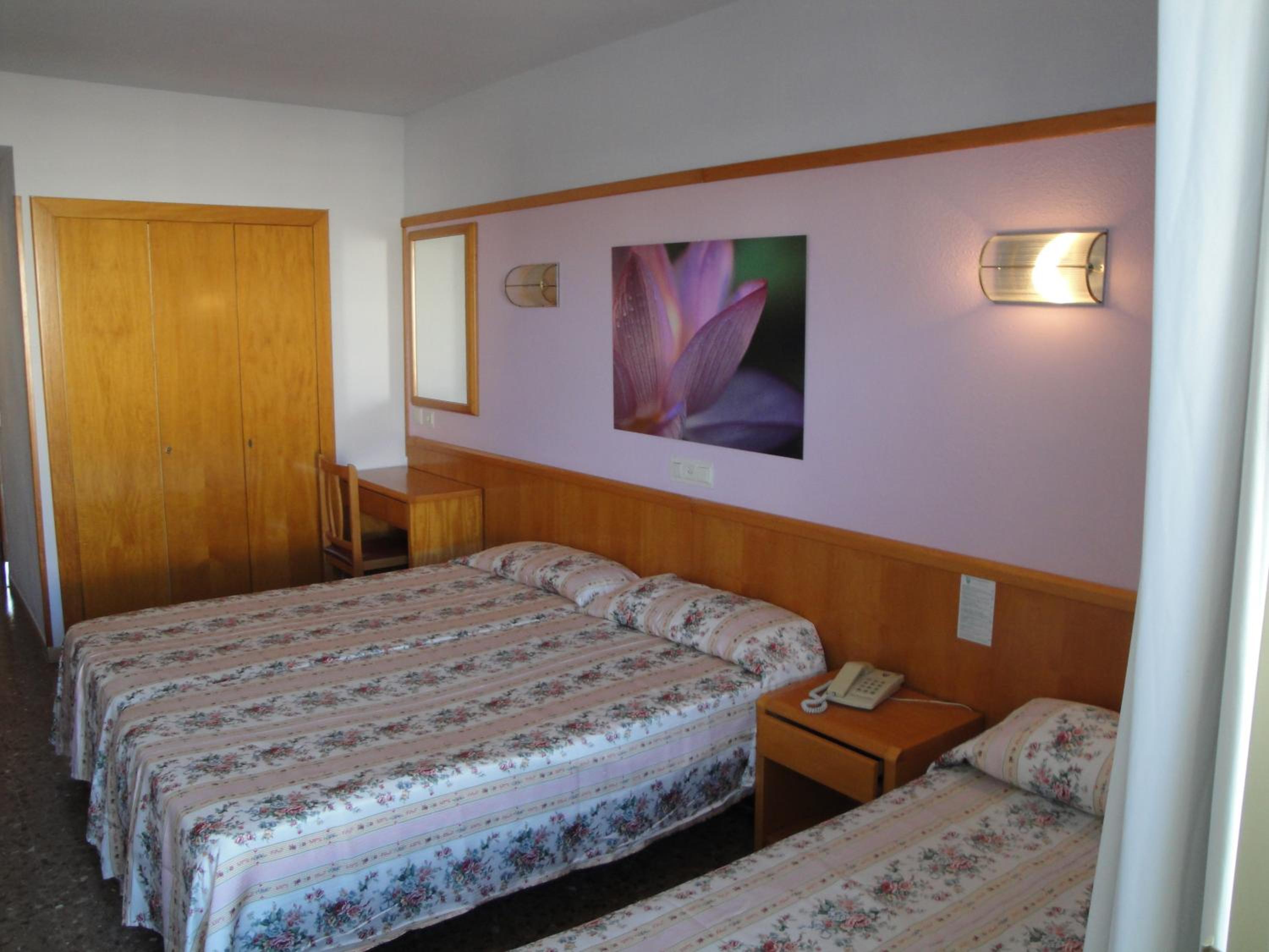 Triple Room (2 Adults + 1 Child) - 3 beds - Photo 2