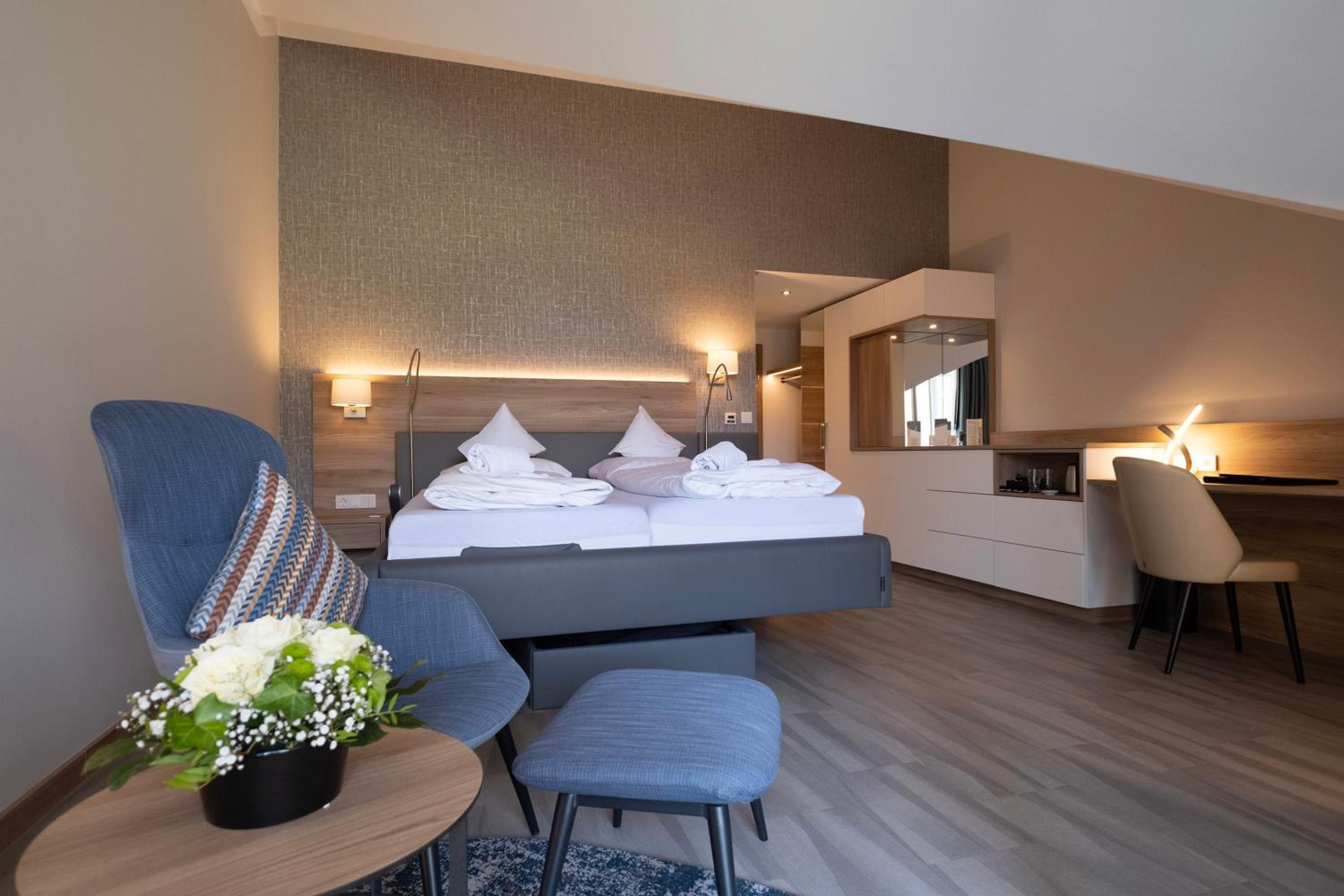 Standard Double Room with Balcony - Photo 4