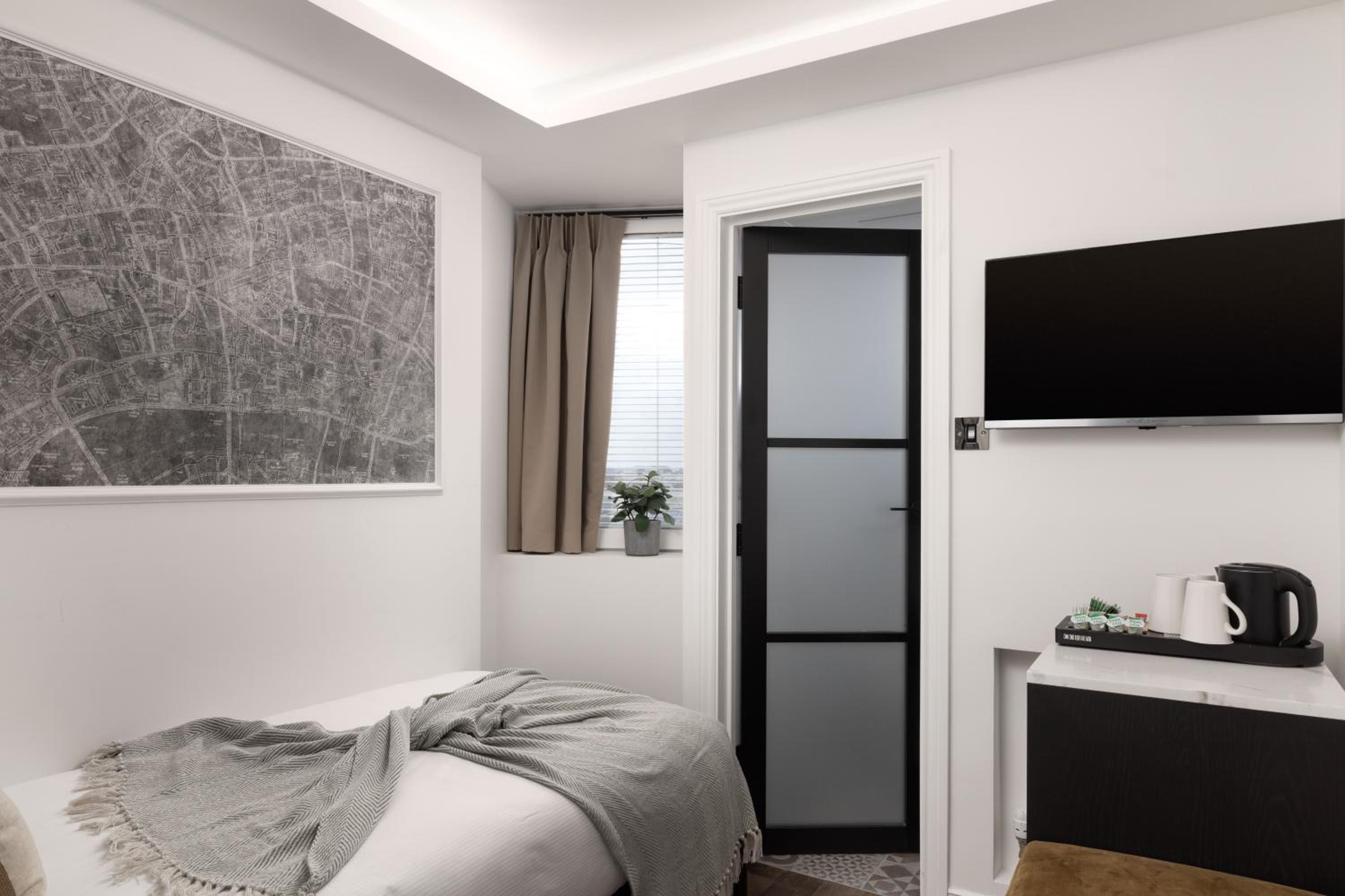 Signature Solo Room