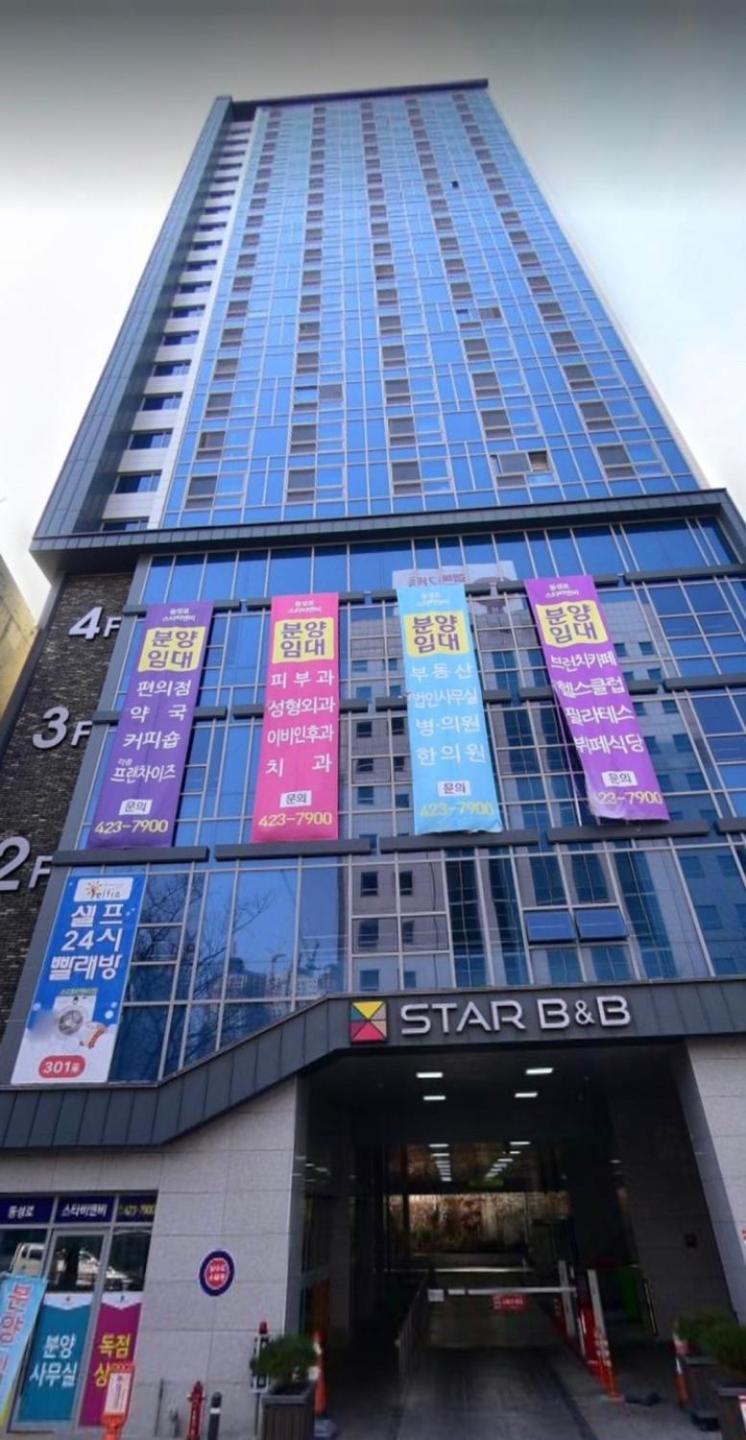 One-Bedroom Apartment with City View photo 3
