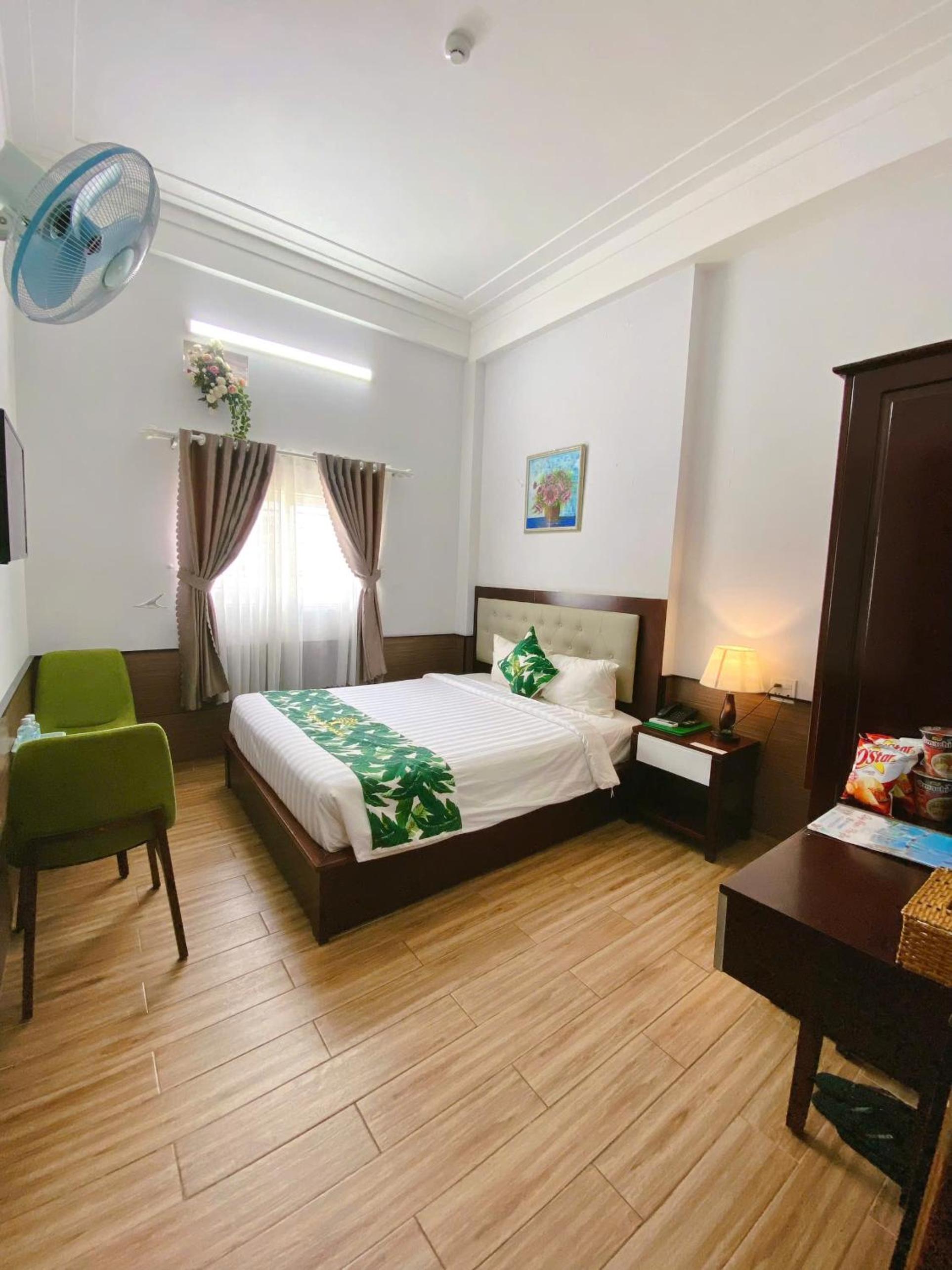 Standard King Room photo 2
