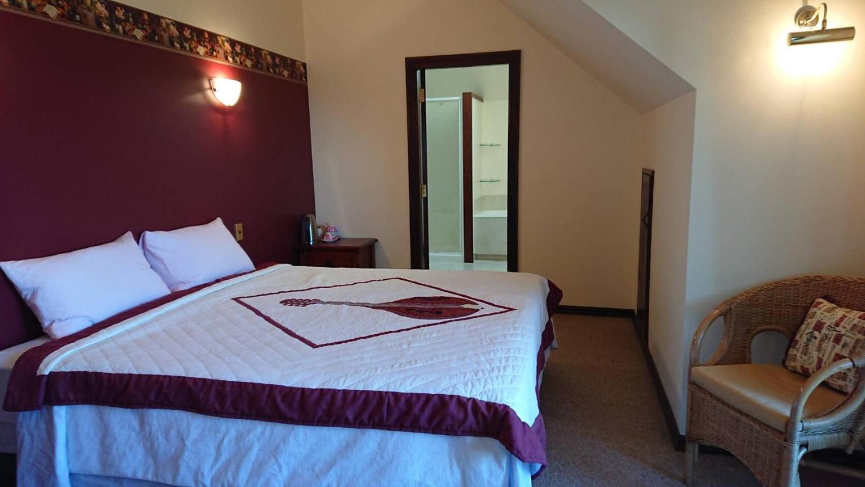 Deluxe Double Room with Shower photo 3