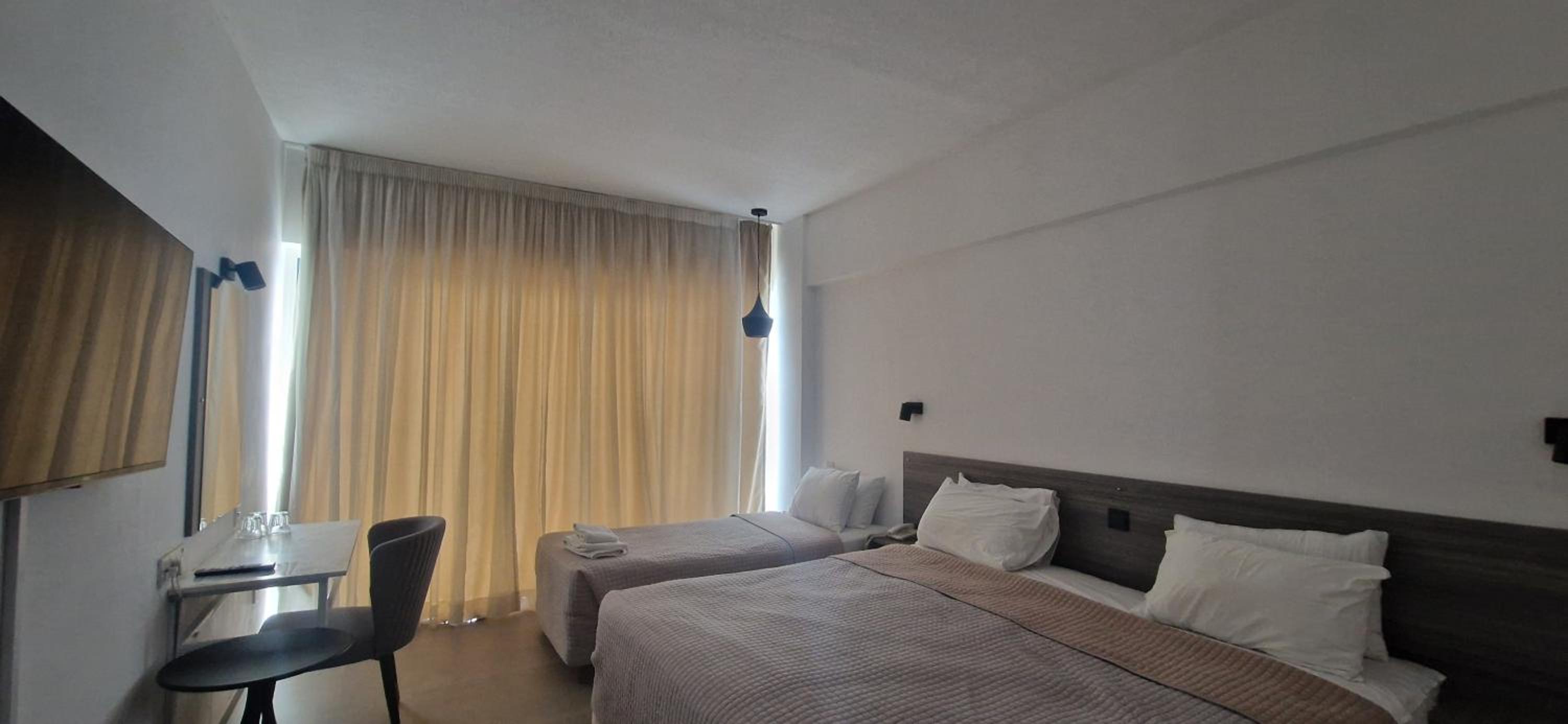 Triple Room with Sea View - Photo 2