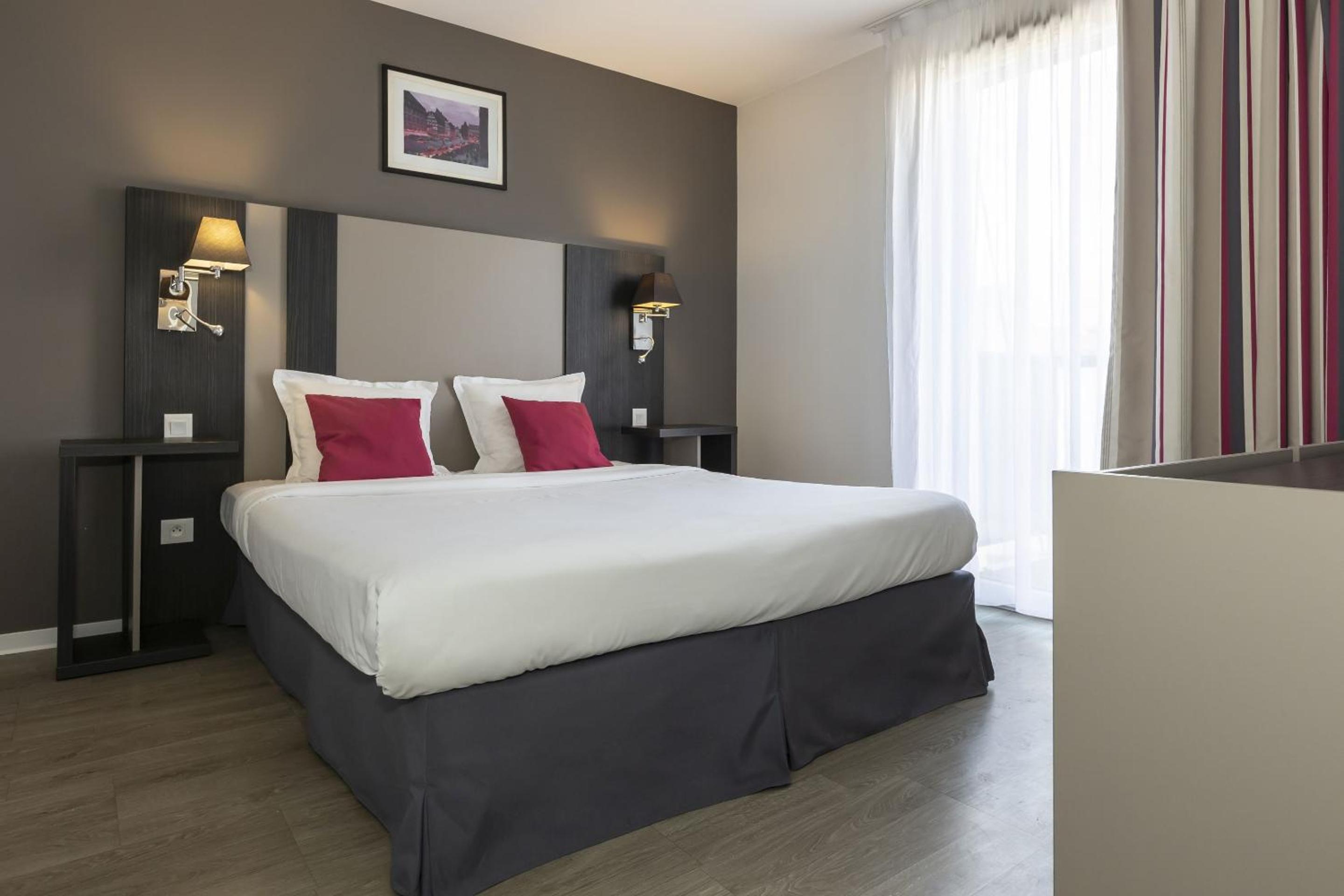 One-Bedroom Apartment (4 Adults) - Photo 1