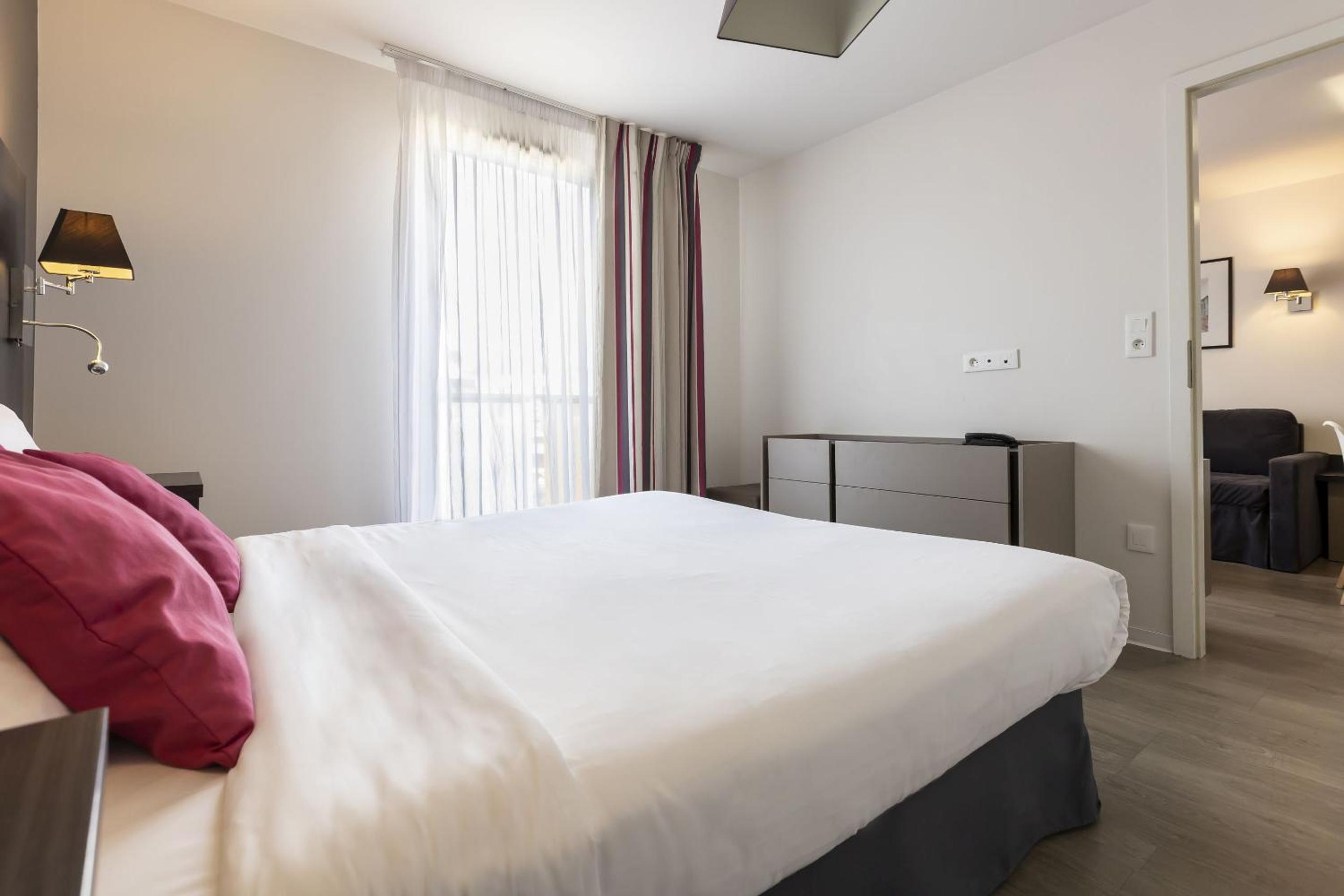 One-Bedroom Apartment (4 Adults) - Photo 2