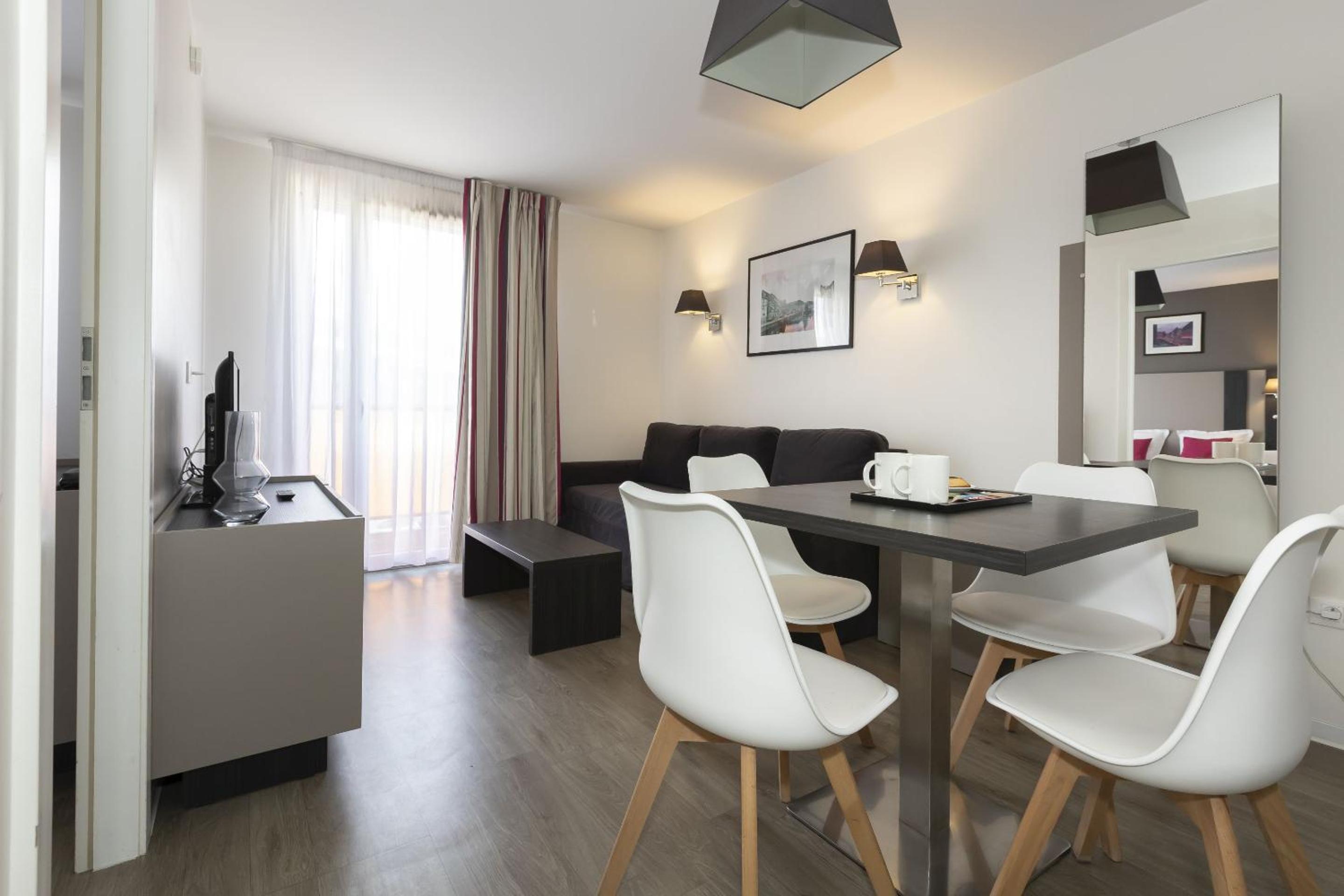 One-Bedroom Apartment (4 Adults) - Photo 4