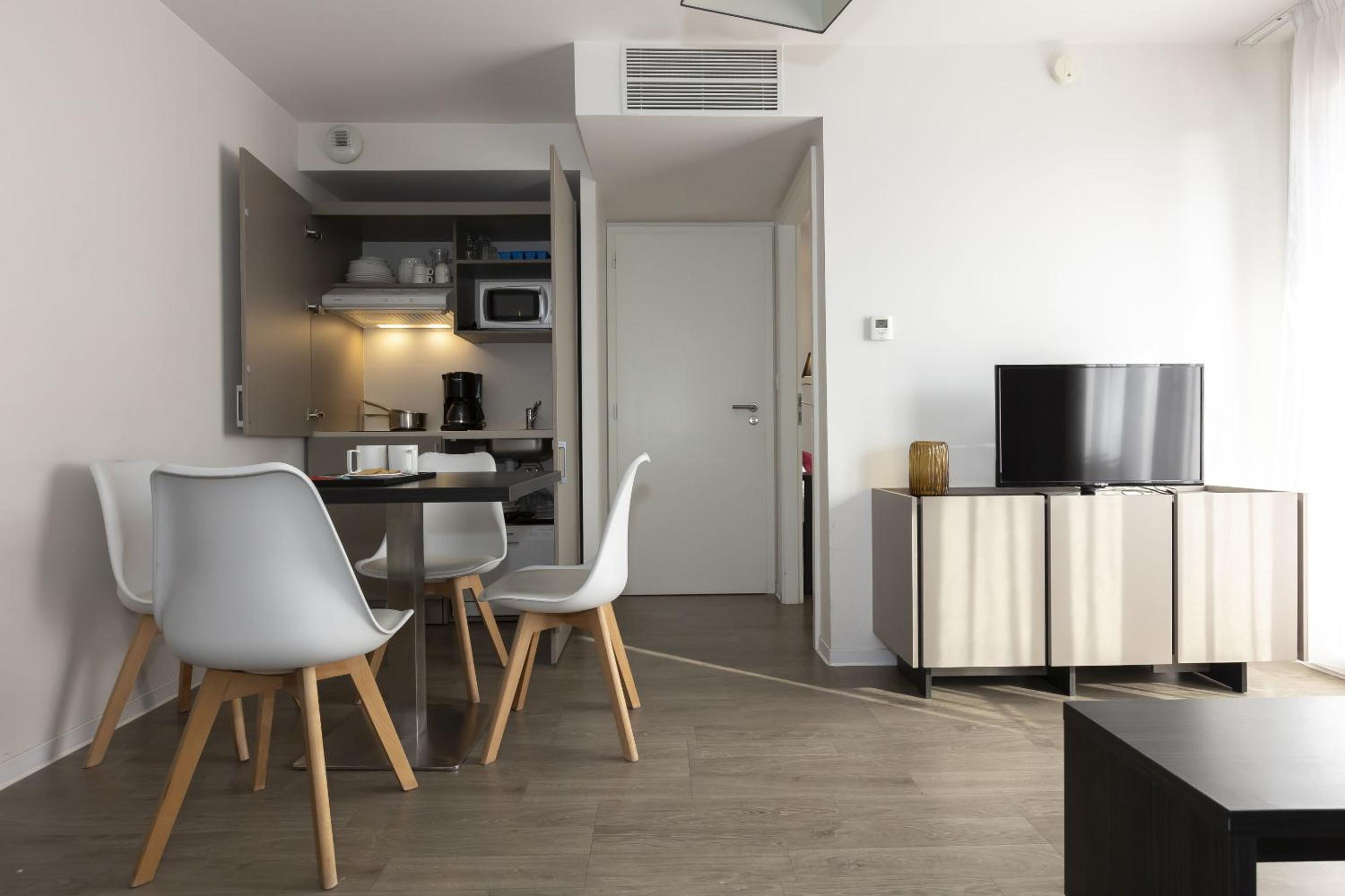 One-Bedroom Apartment (4 Adults) - Photo 5