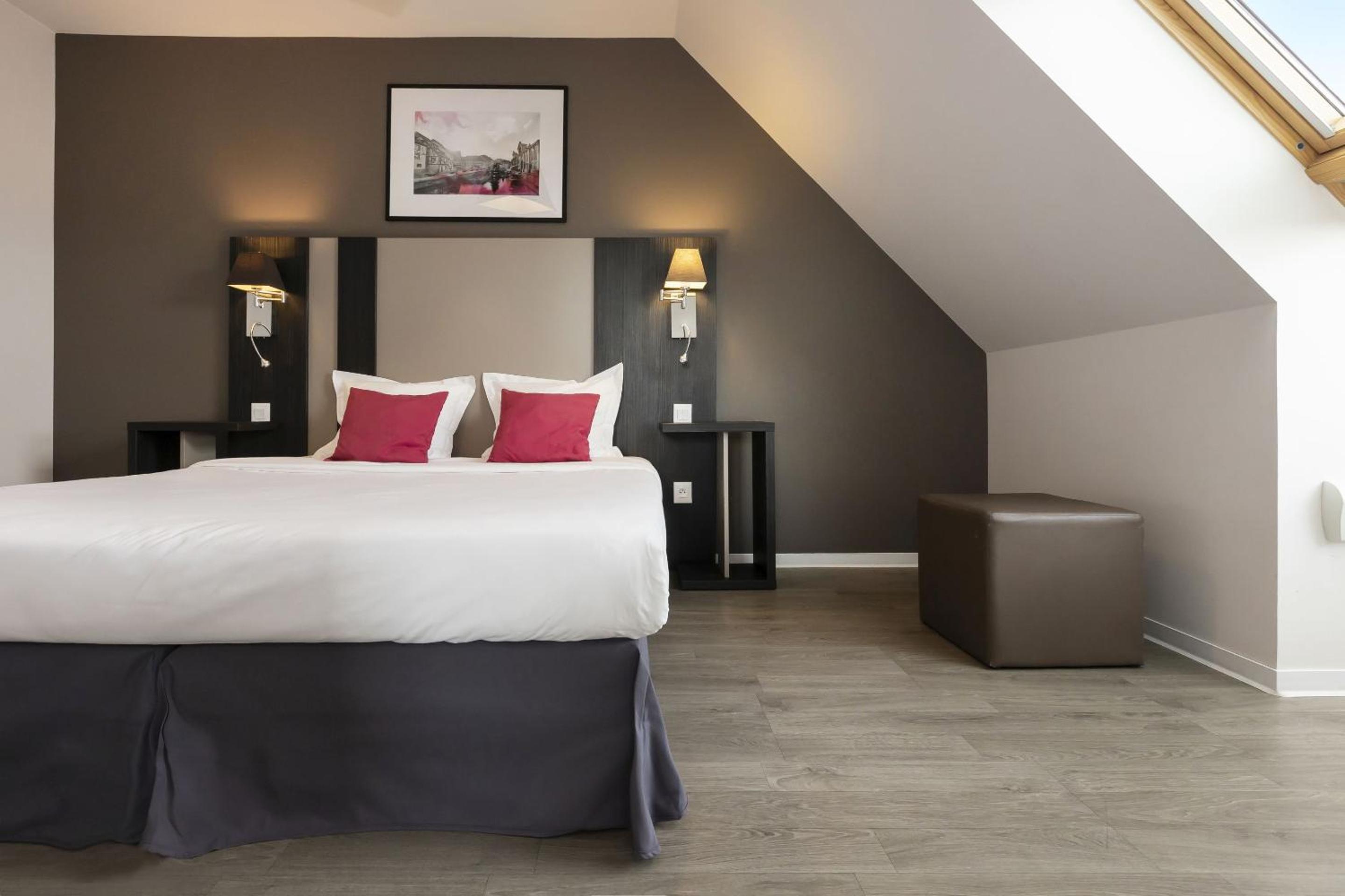 One-Bedroom Apartment (4 Adults) - Photo 9