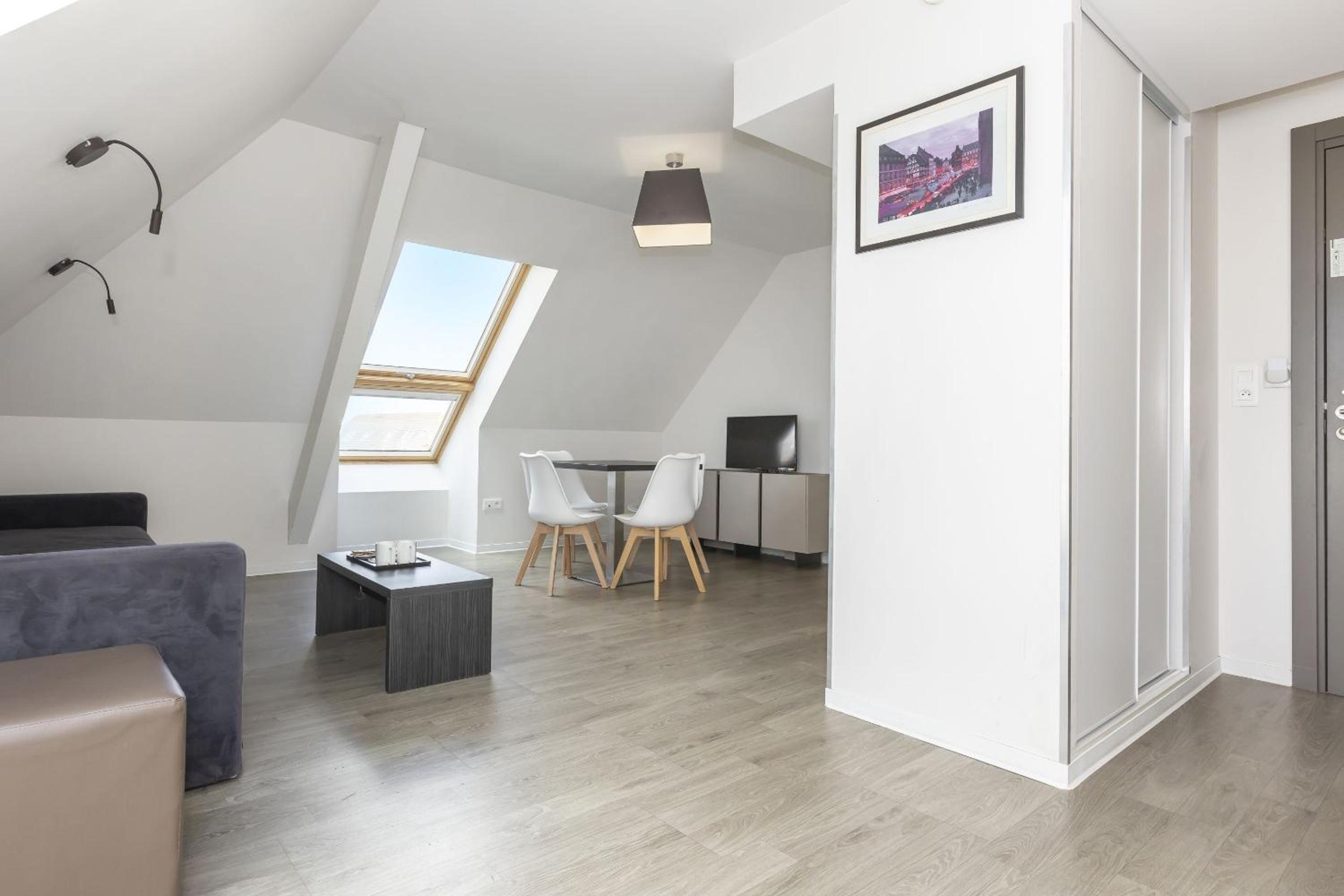 One-Bedroom Apartment (4 Adults) - Photo 8