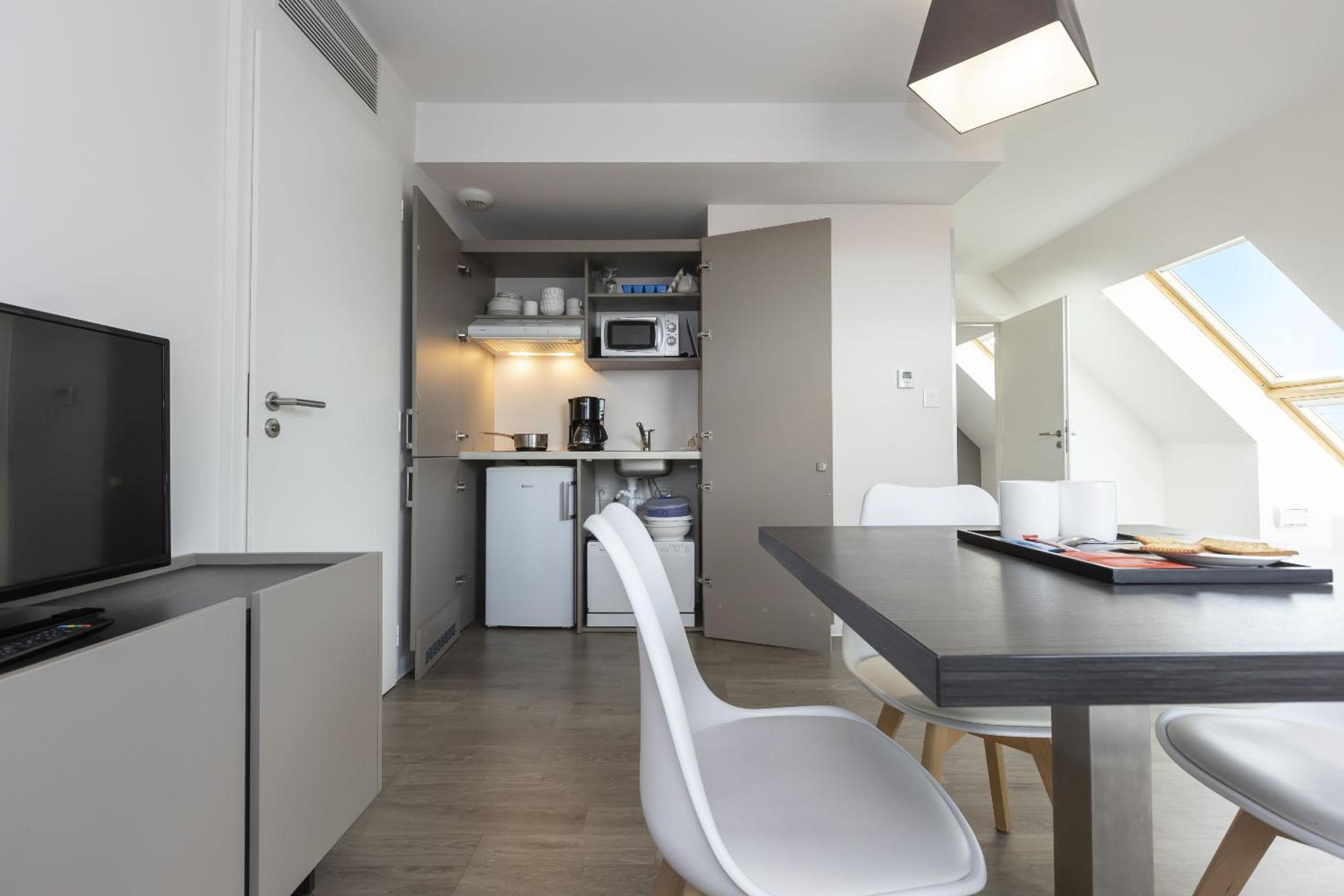 One-Bedroom Apartment (4 Adults) - Photo 7
