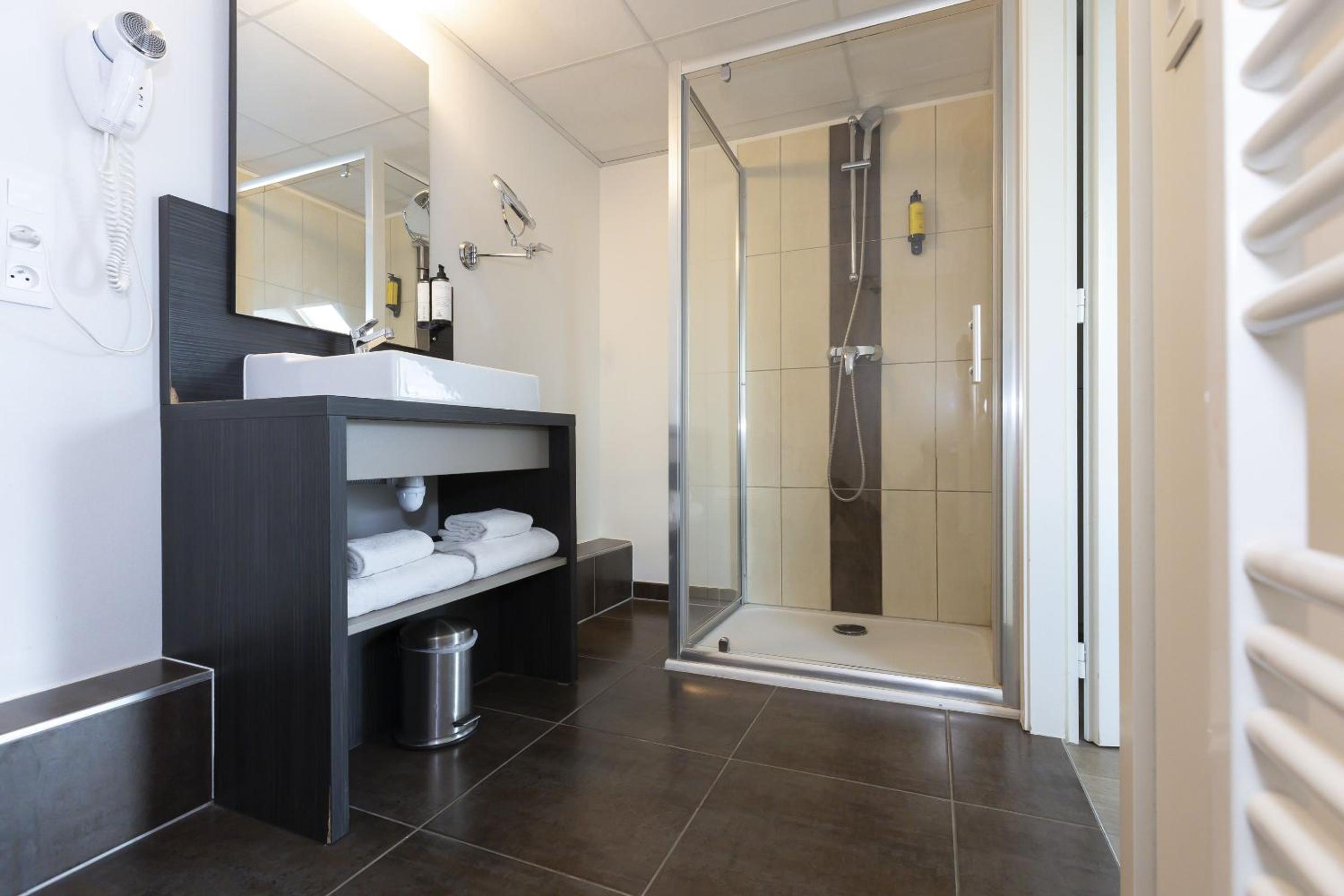 One-Bedroom Apartment (4 Adults) - Photo 6