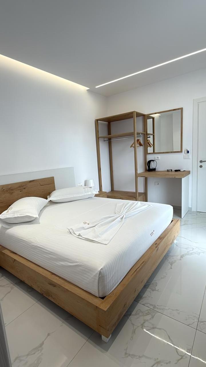 Deluxe Double Room with Side Sea View