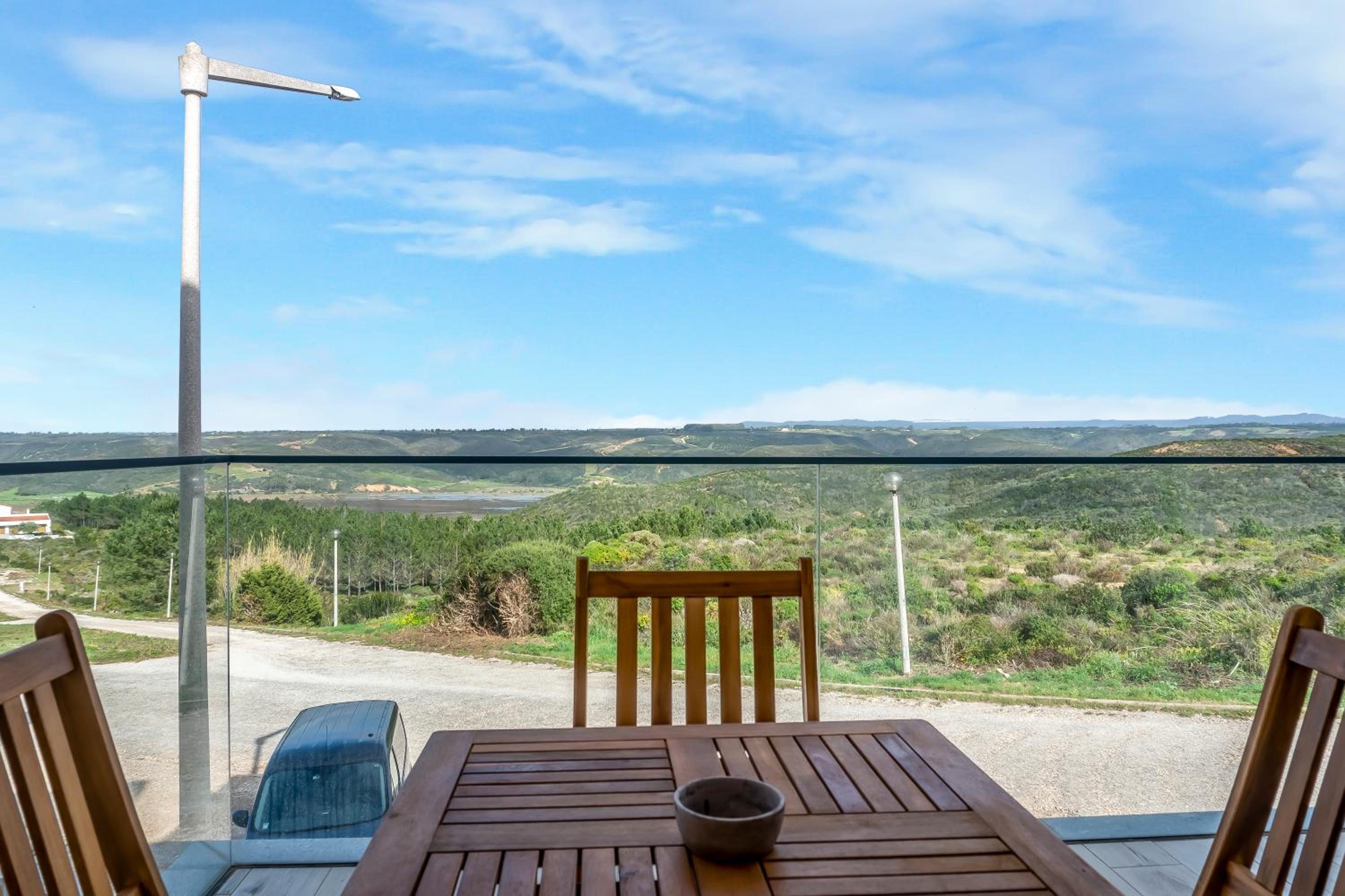 Two-Bedroom Apartment with Mountain View photo 3