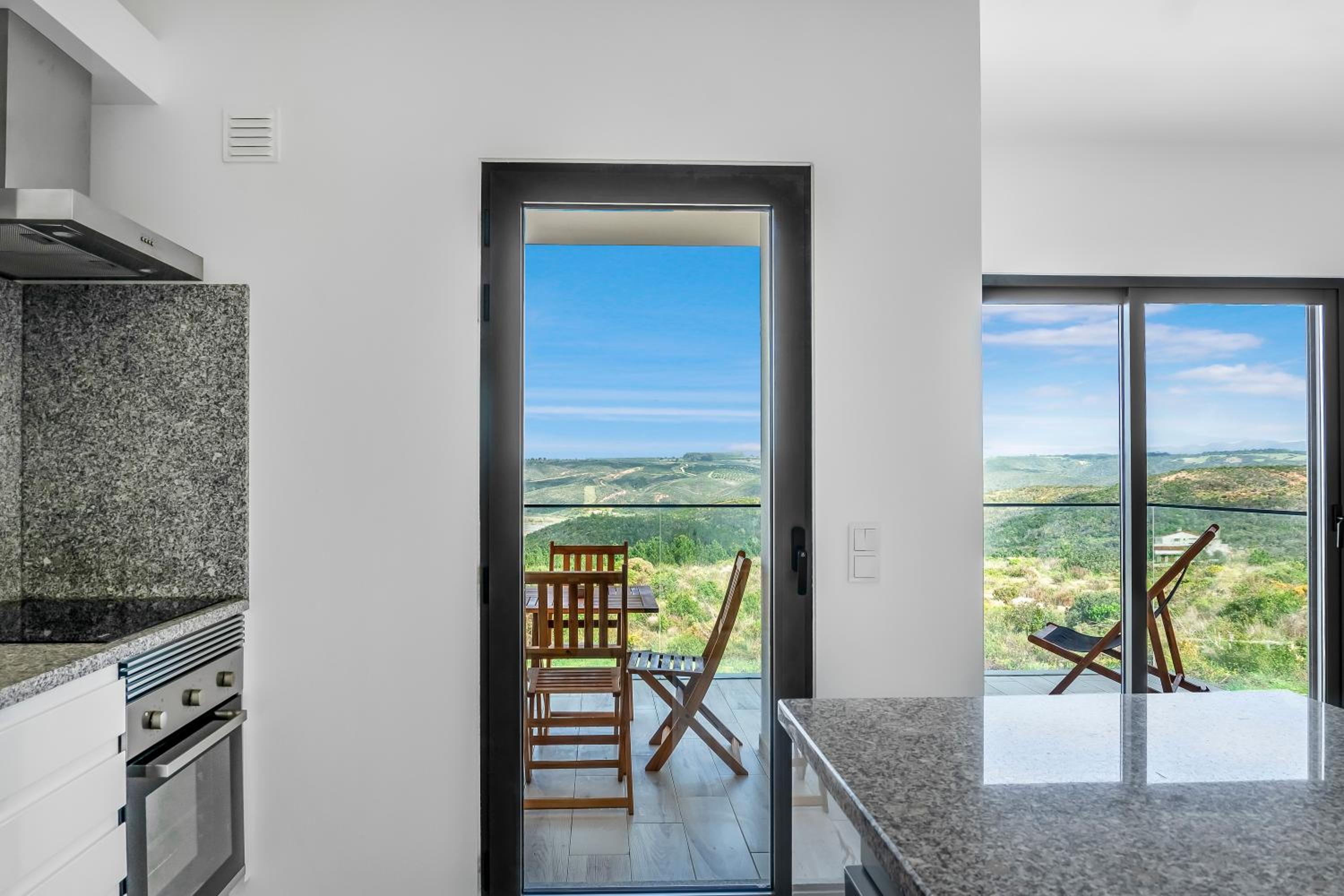 Two-Bedroom Apartment with Mountain View photo 2