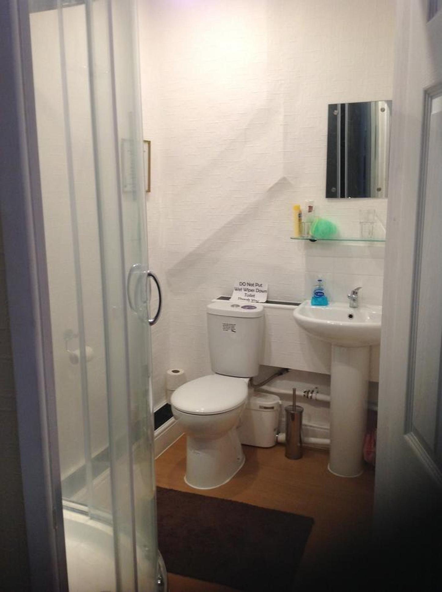 Double Room with Private Bathroom - Photo 5
