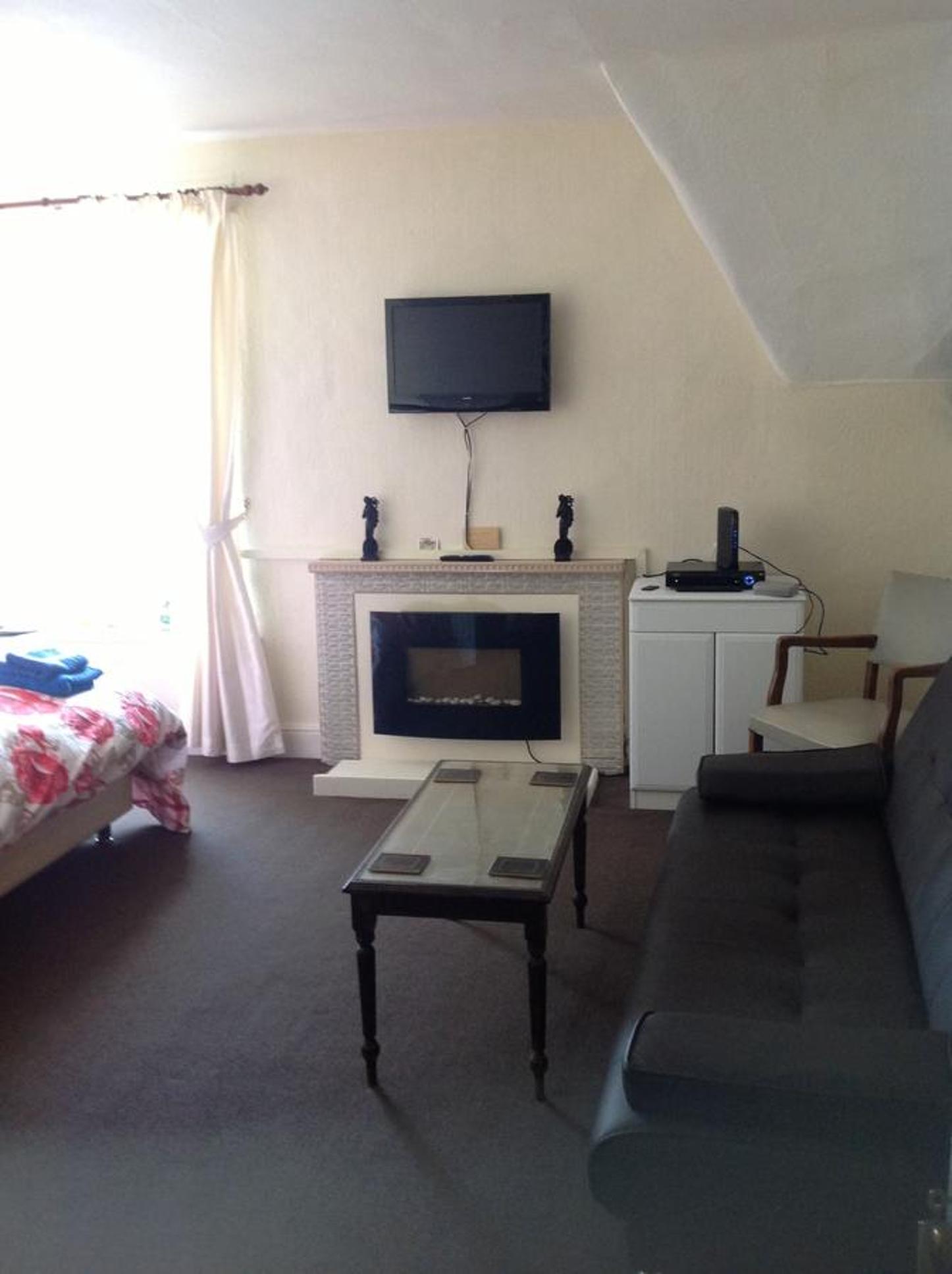 Double Room with Private Bathroom - Photo 1