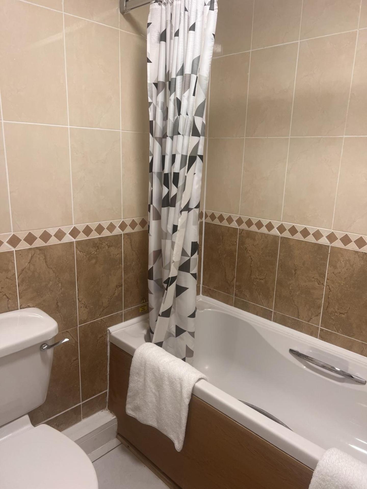 Standard Twin Room - Photo 1