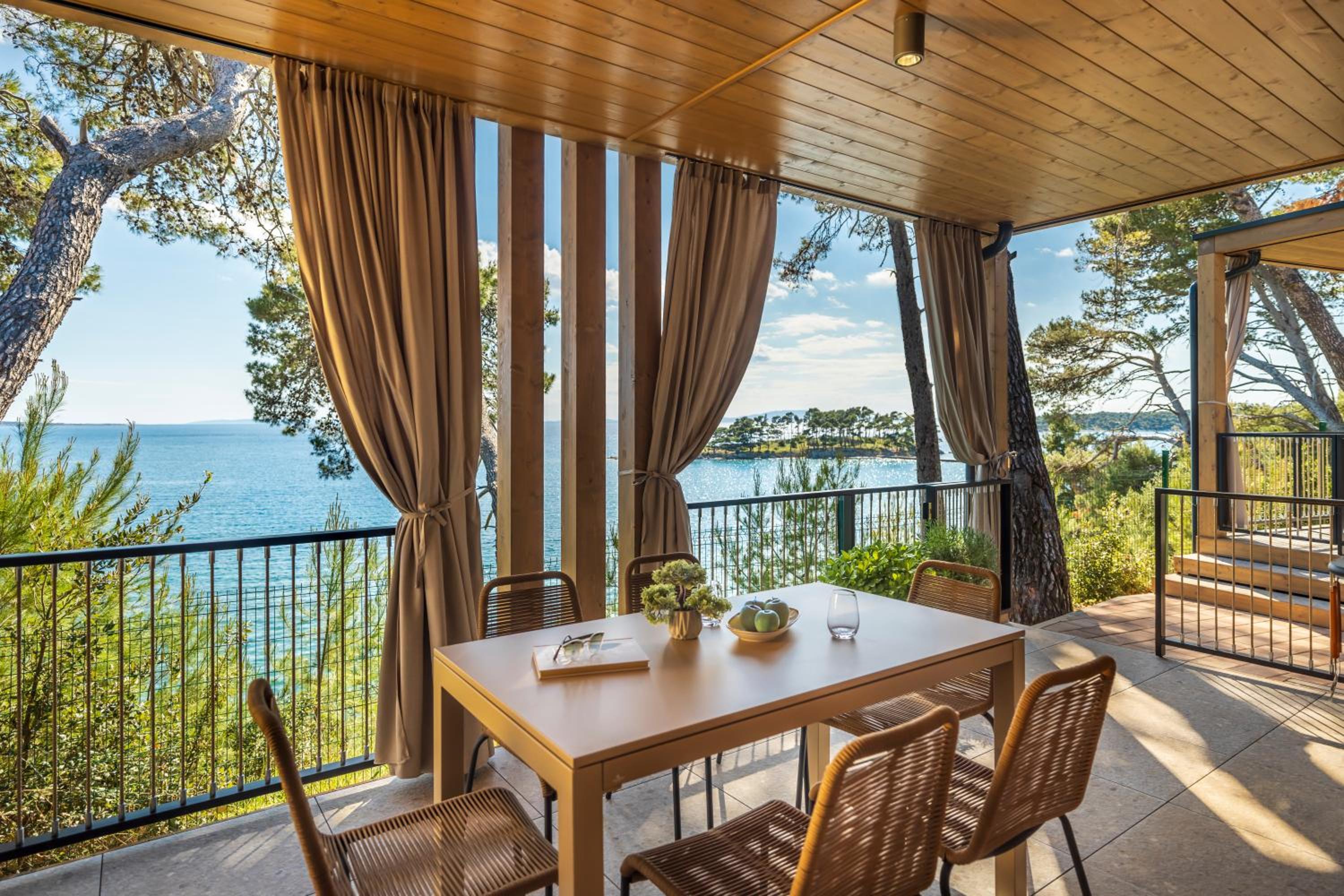 Hilltop Green Home for 5 Sea View