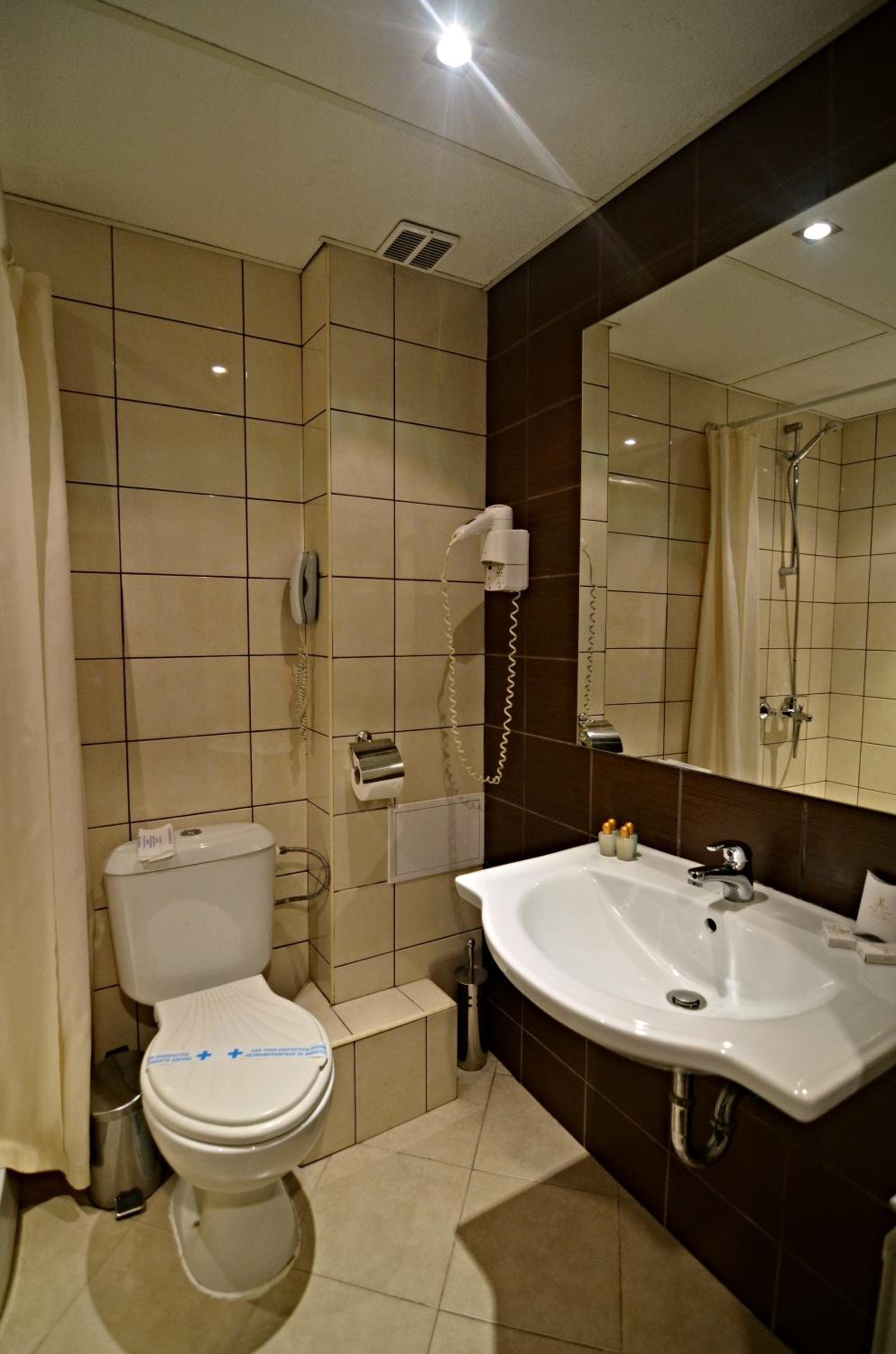 Two-Bedroom Suite (4 Adults) photo 3