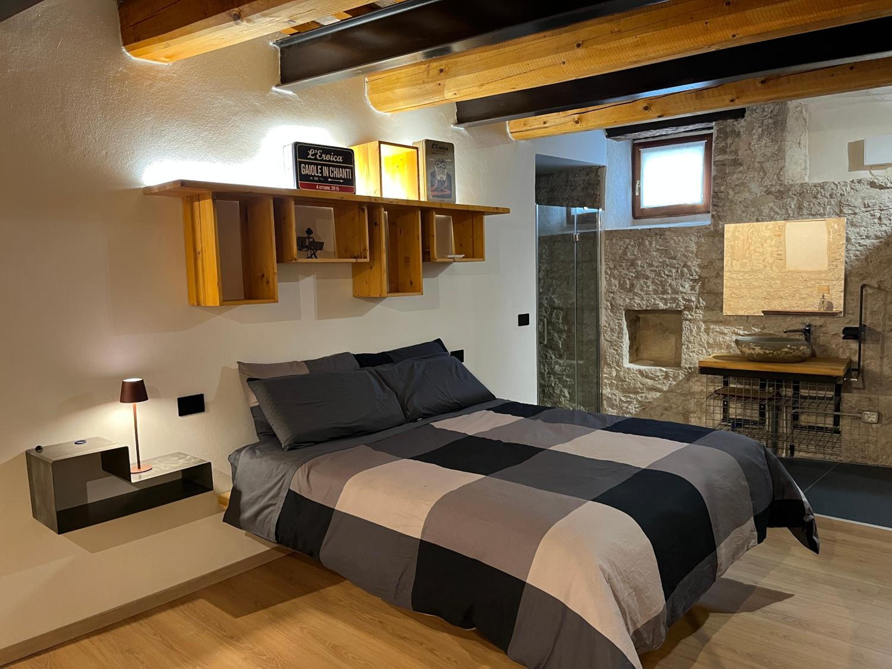 Deluxe Double Room with Shower photo 3