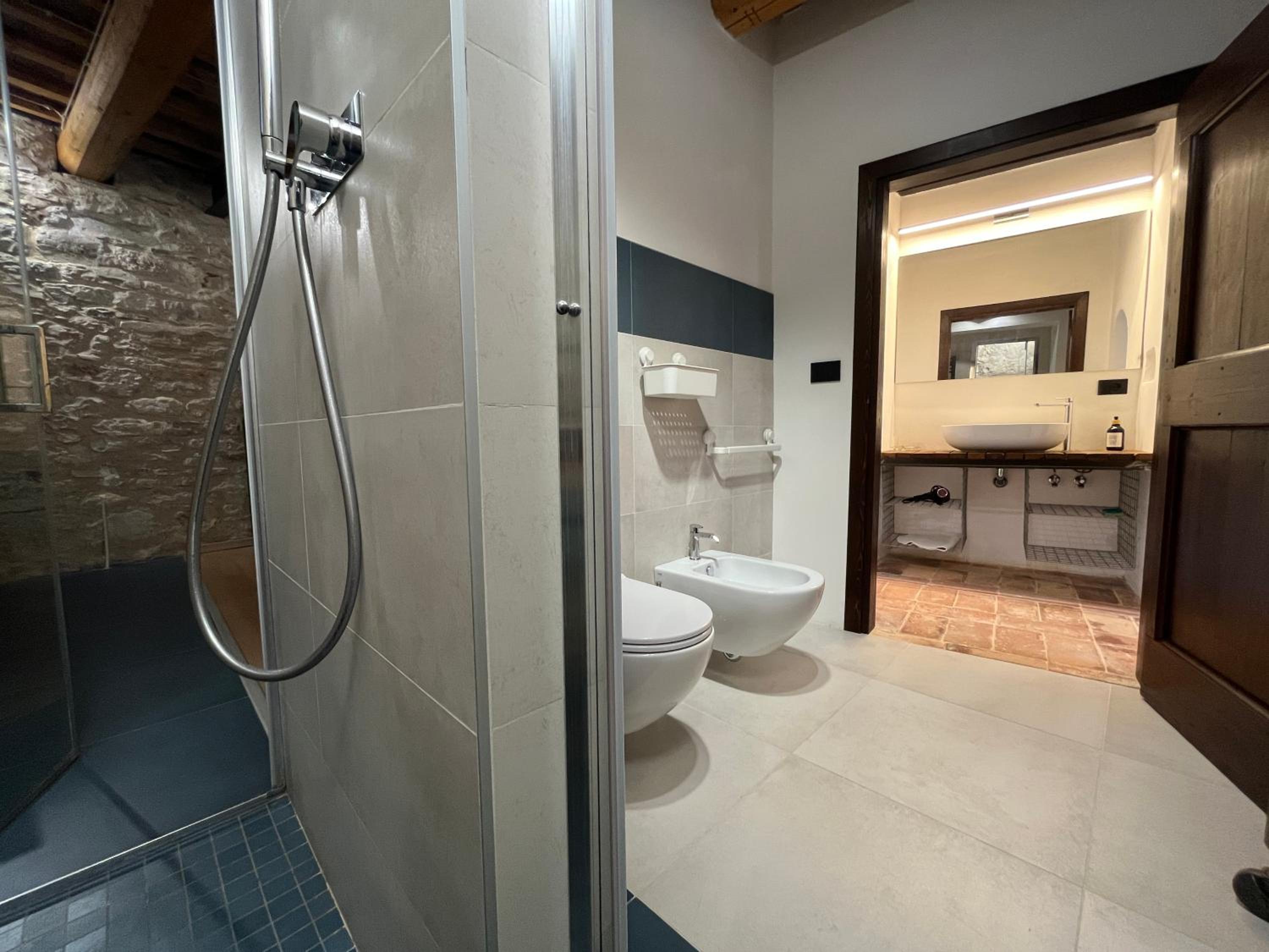 Deluxe Double Room with Shower photo 3