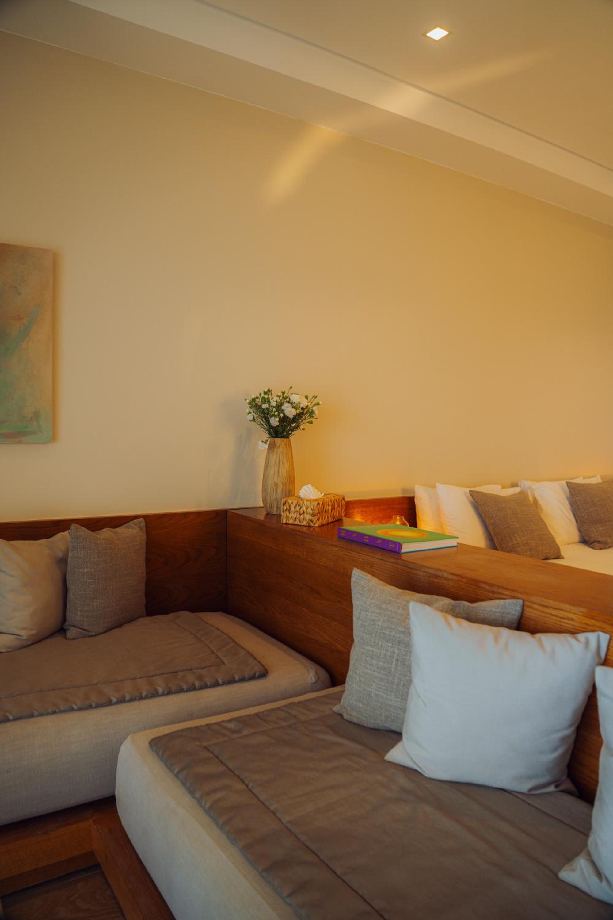Queen Suite with Sofa Bed and Ocean View - Non-Smoking - Photo 2