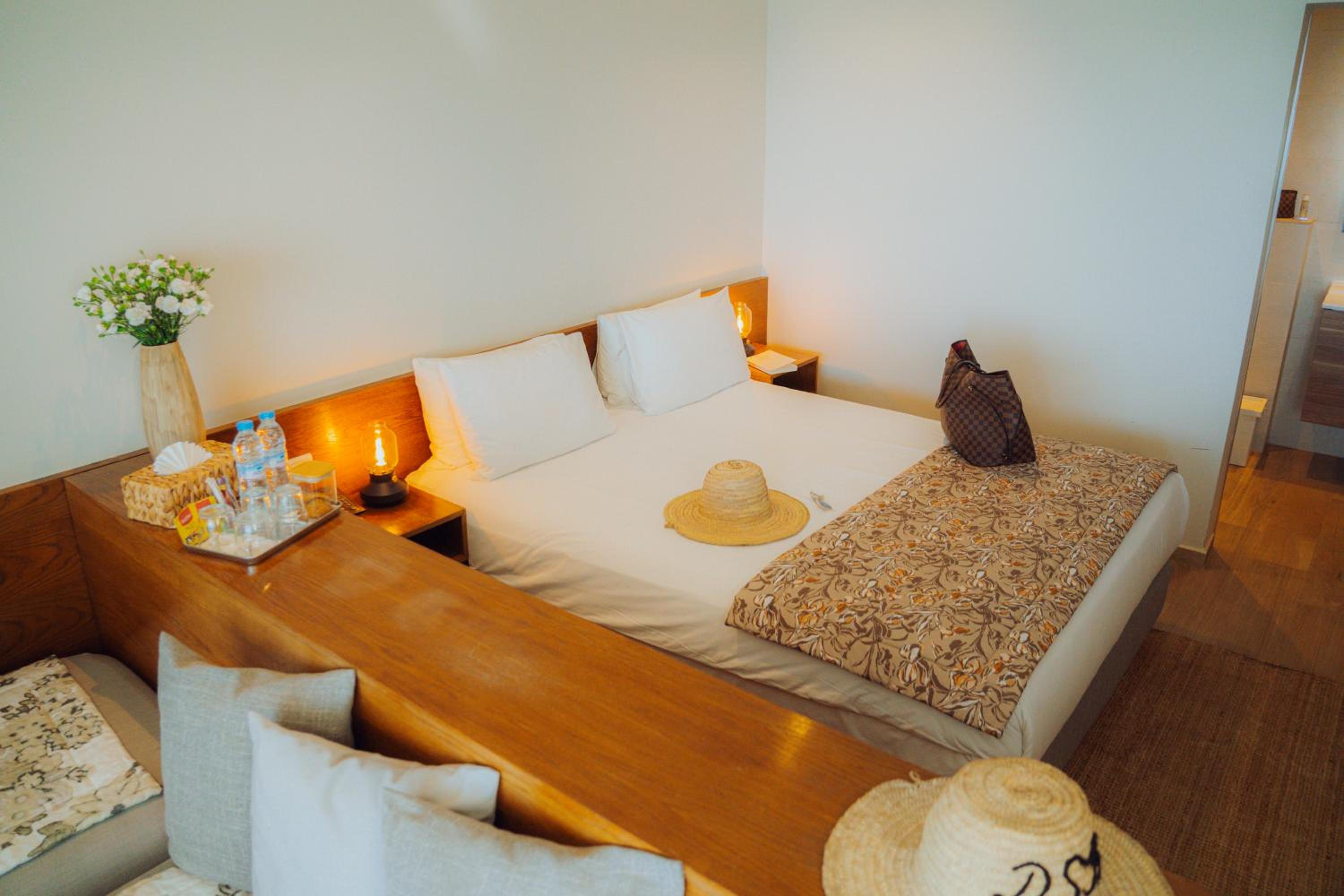 Suite with Two Single Beds and Sofa bed - Ocean View/Non-Smoking - Photo 2