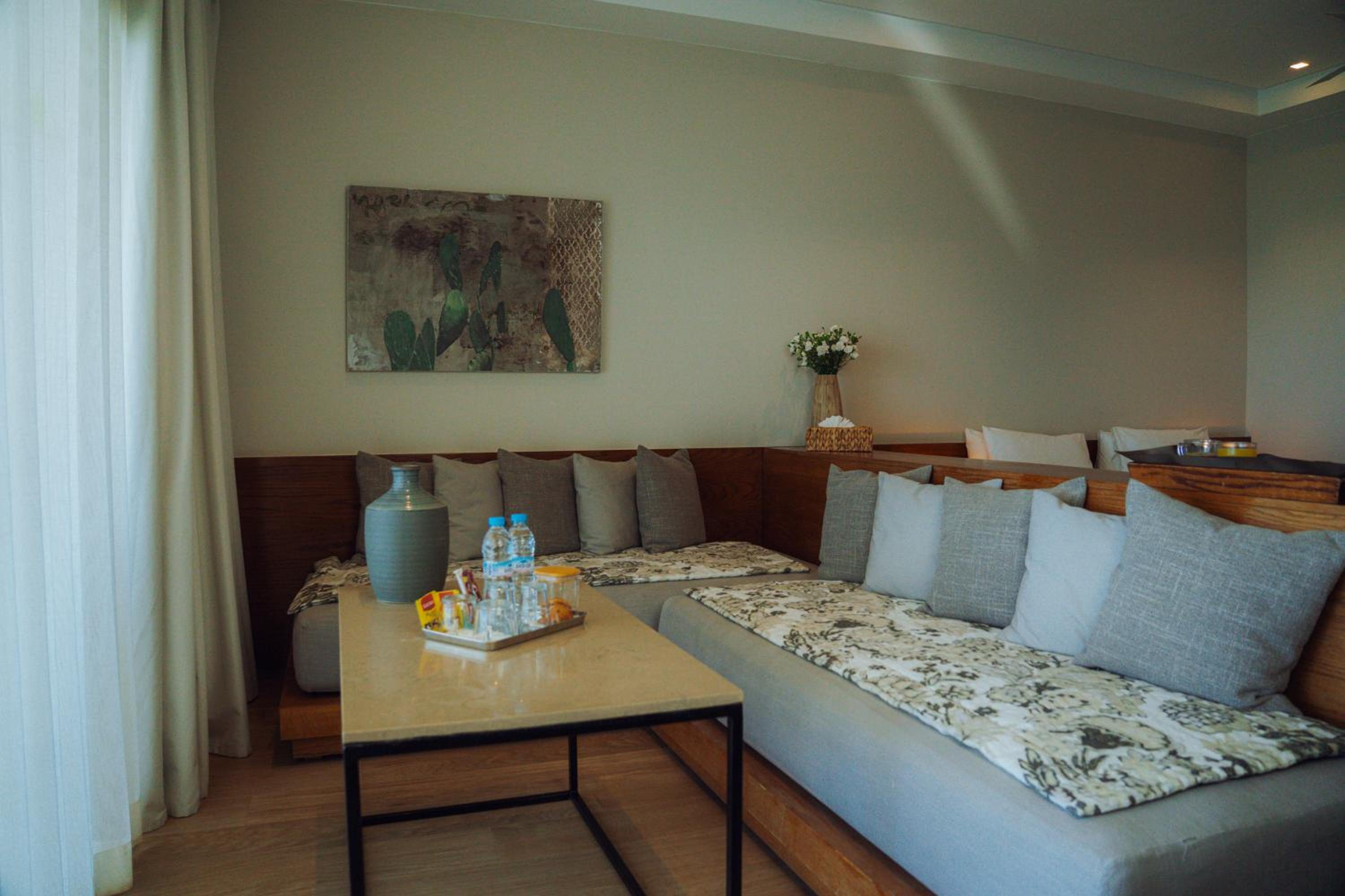 Suite with Two Single Beds and Sofa bed - Ocean View/Non-Smoking - Photo 3