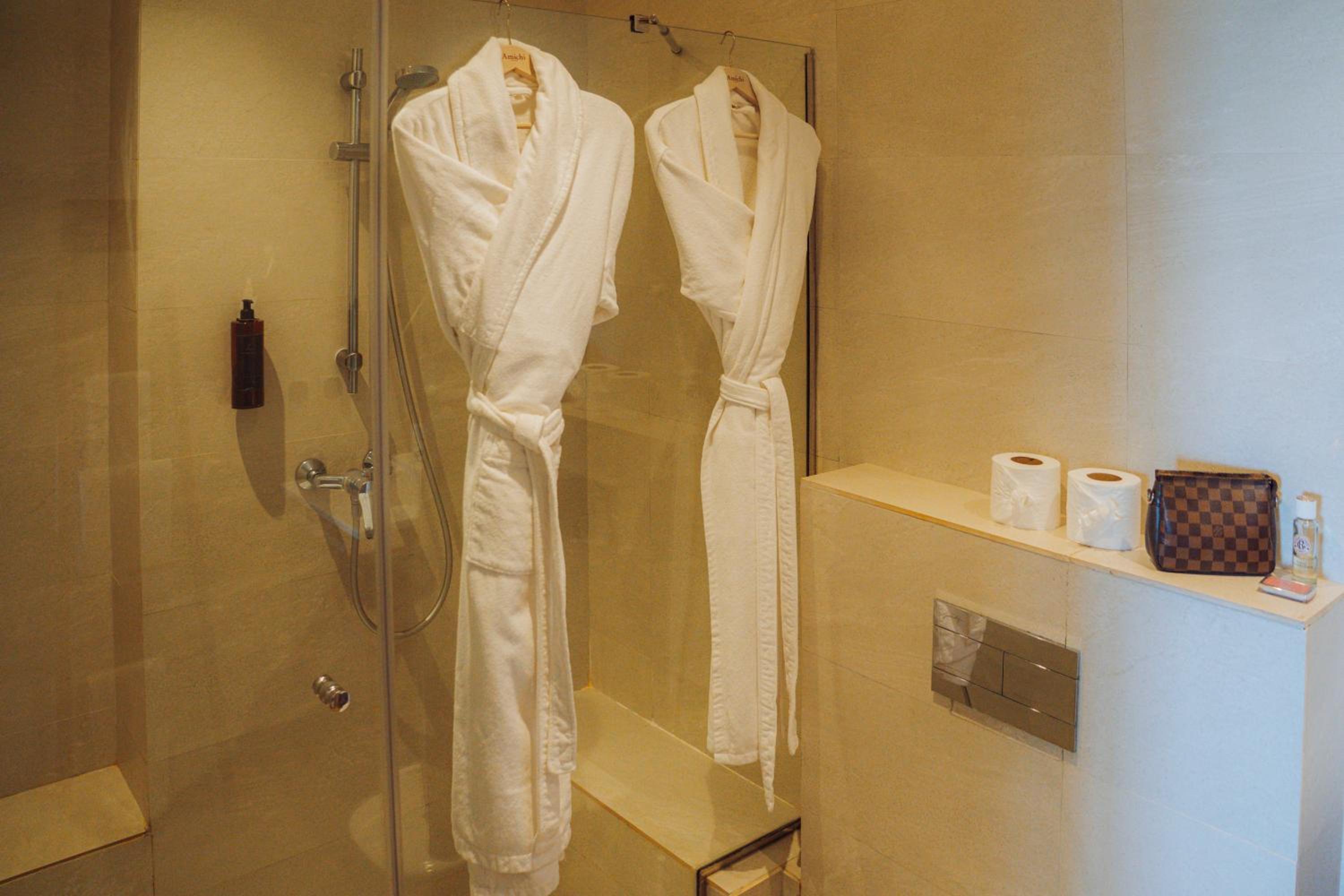 Suite with Two Single Beds and Sofa bed - Ocean View/Non-Smoking - Photo 4