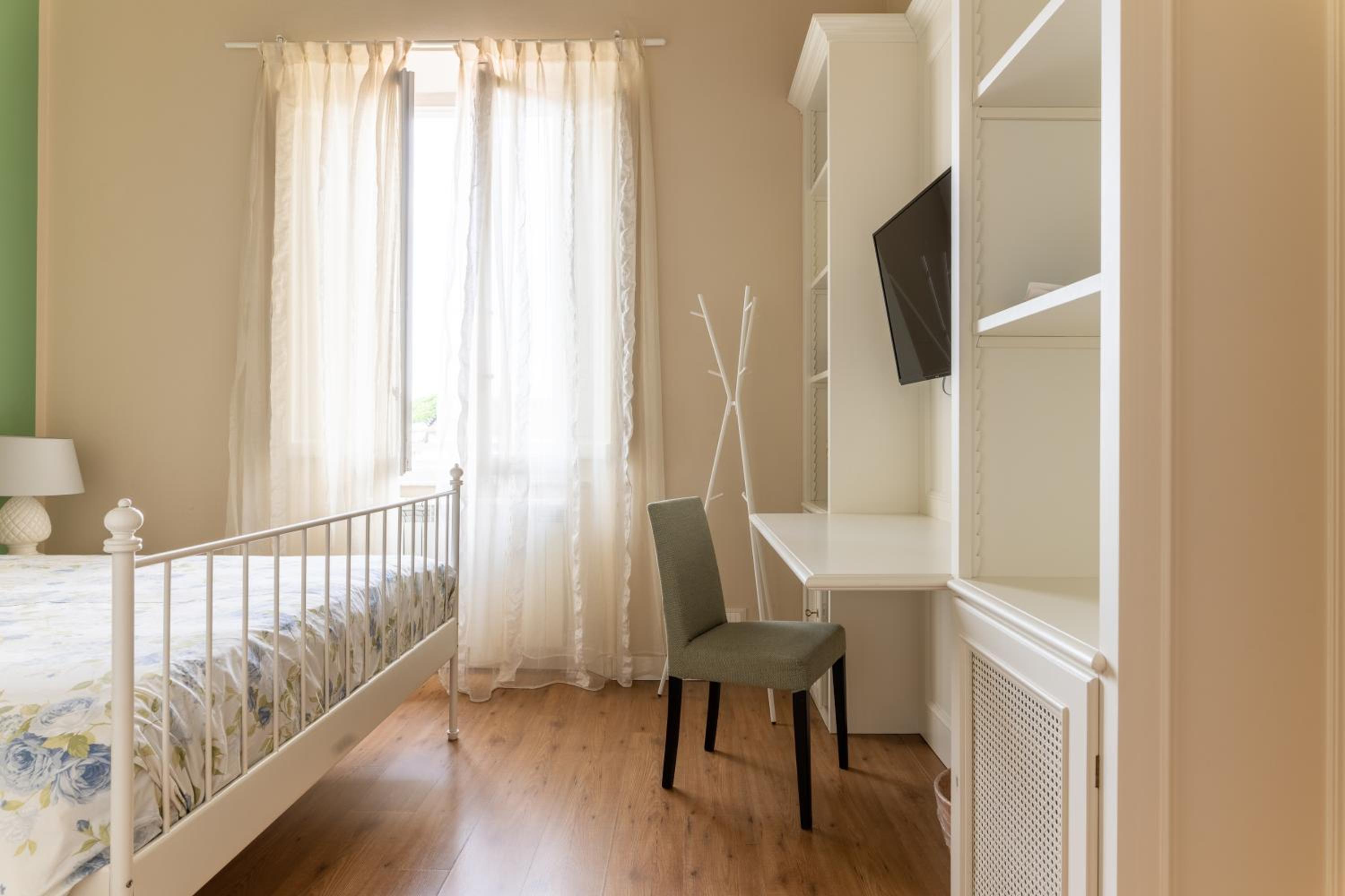 Two-Bedroom Apartment - Photo 19