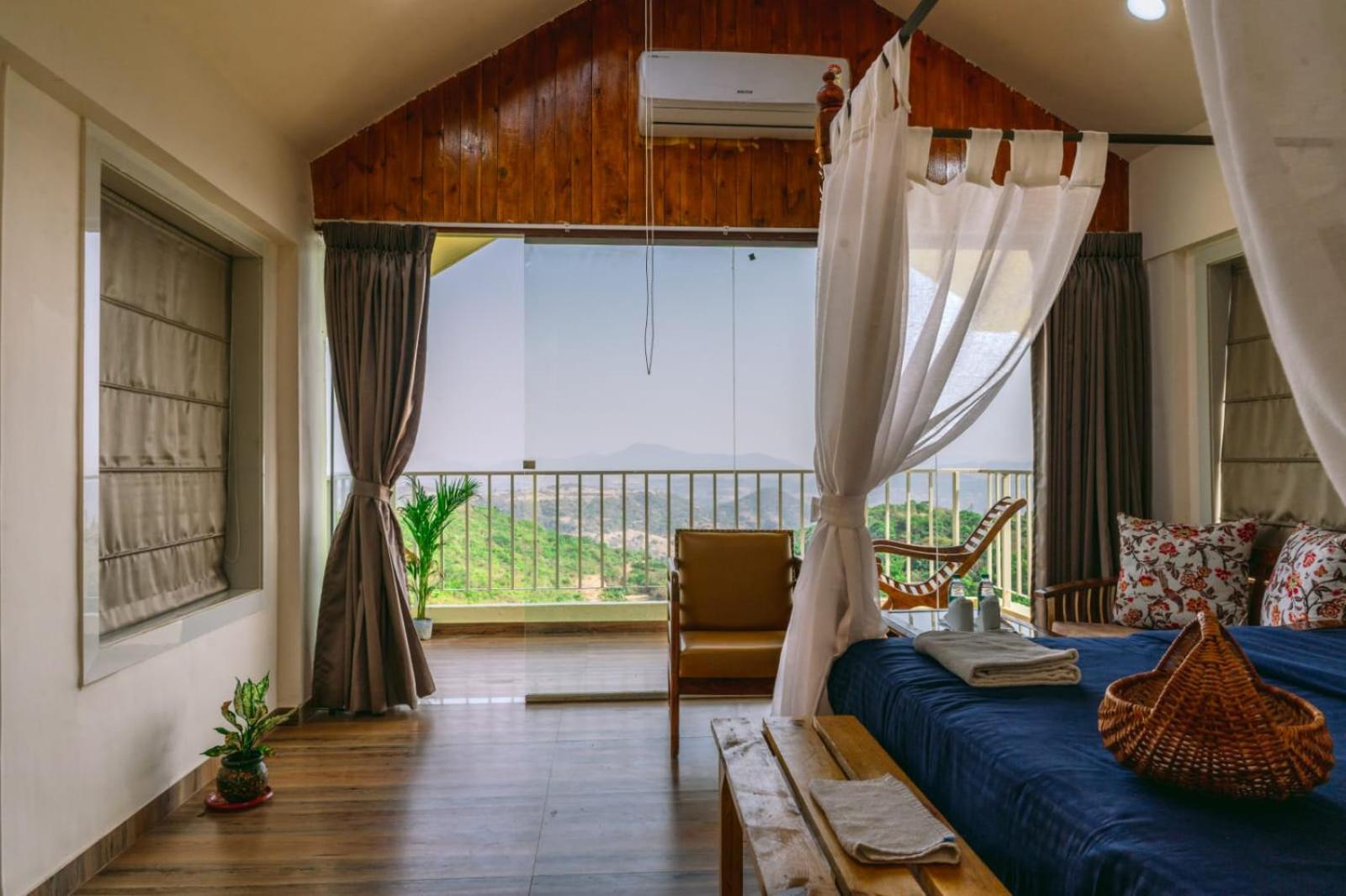 King Room with Mountain View
