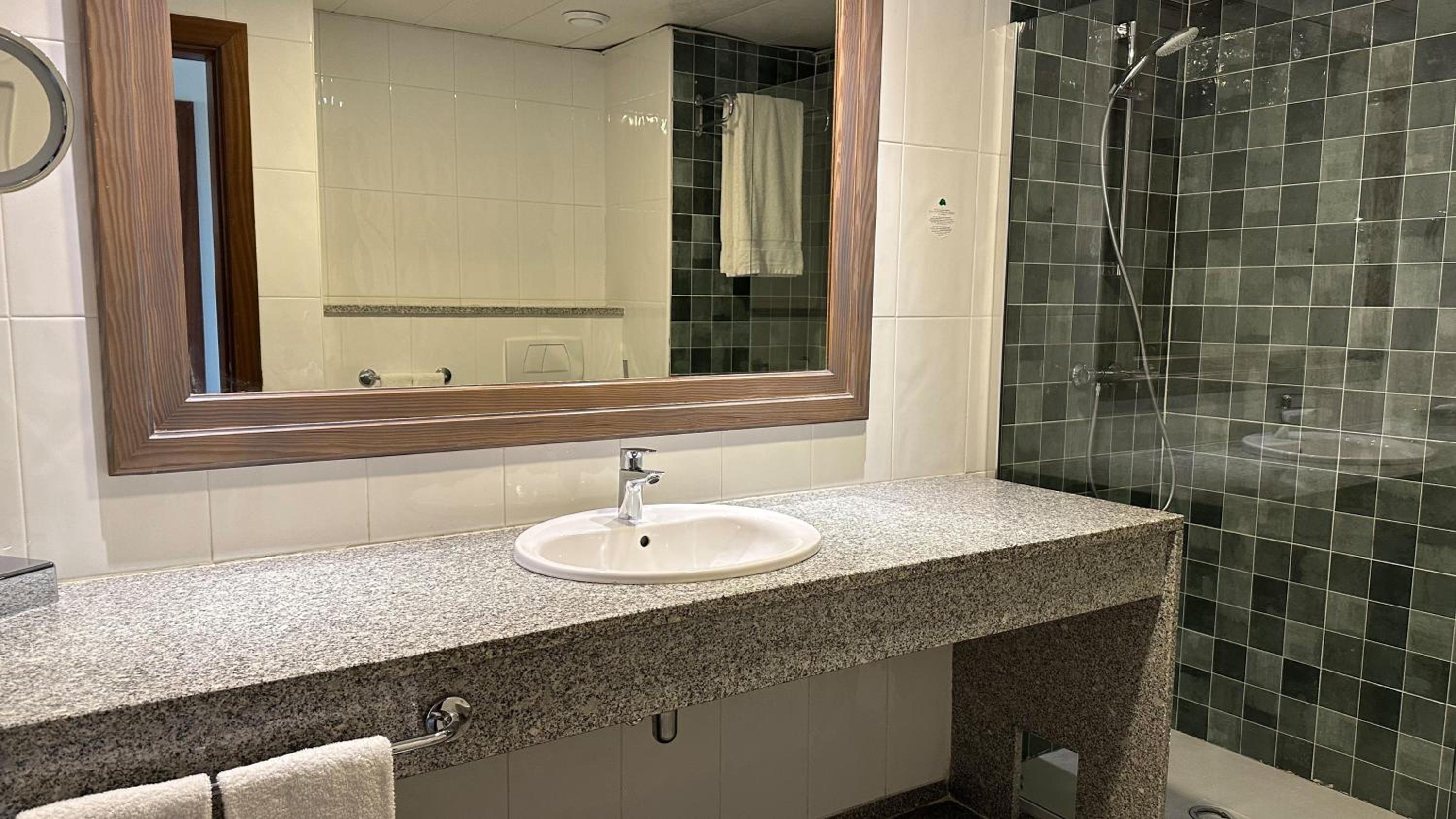 Standard Double Room with Furnished Balcony and Pool Access thumbnail 5