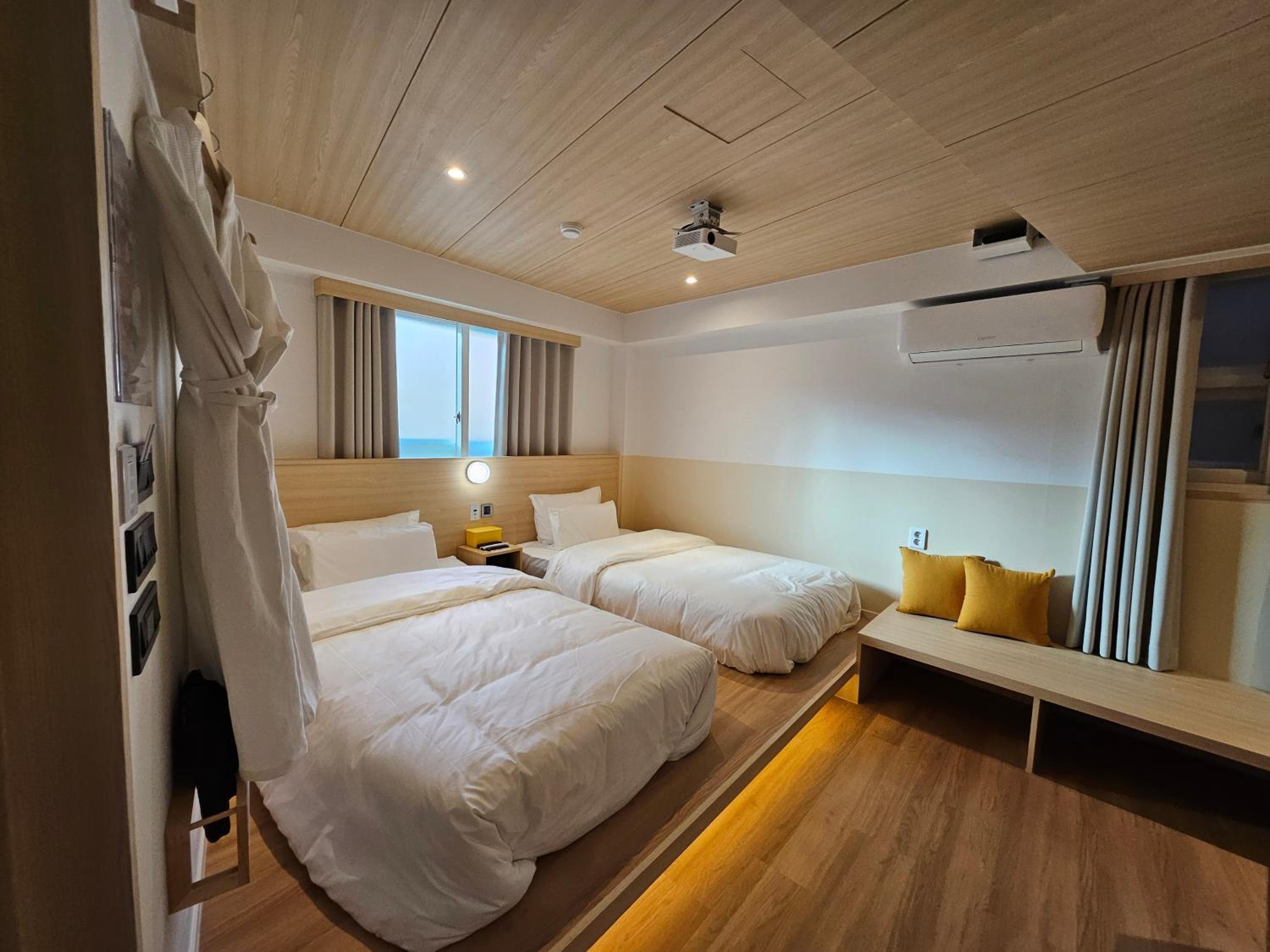 Deluxe Twin Room