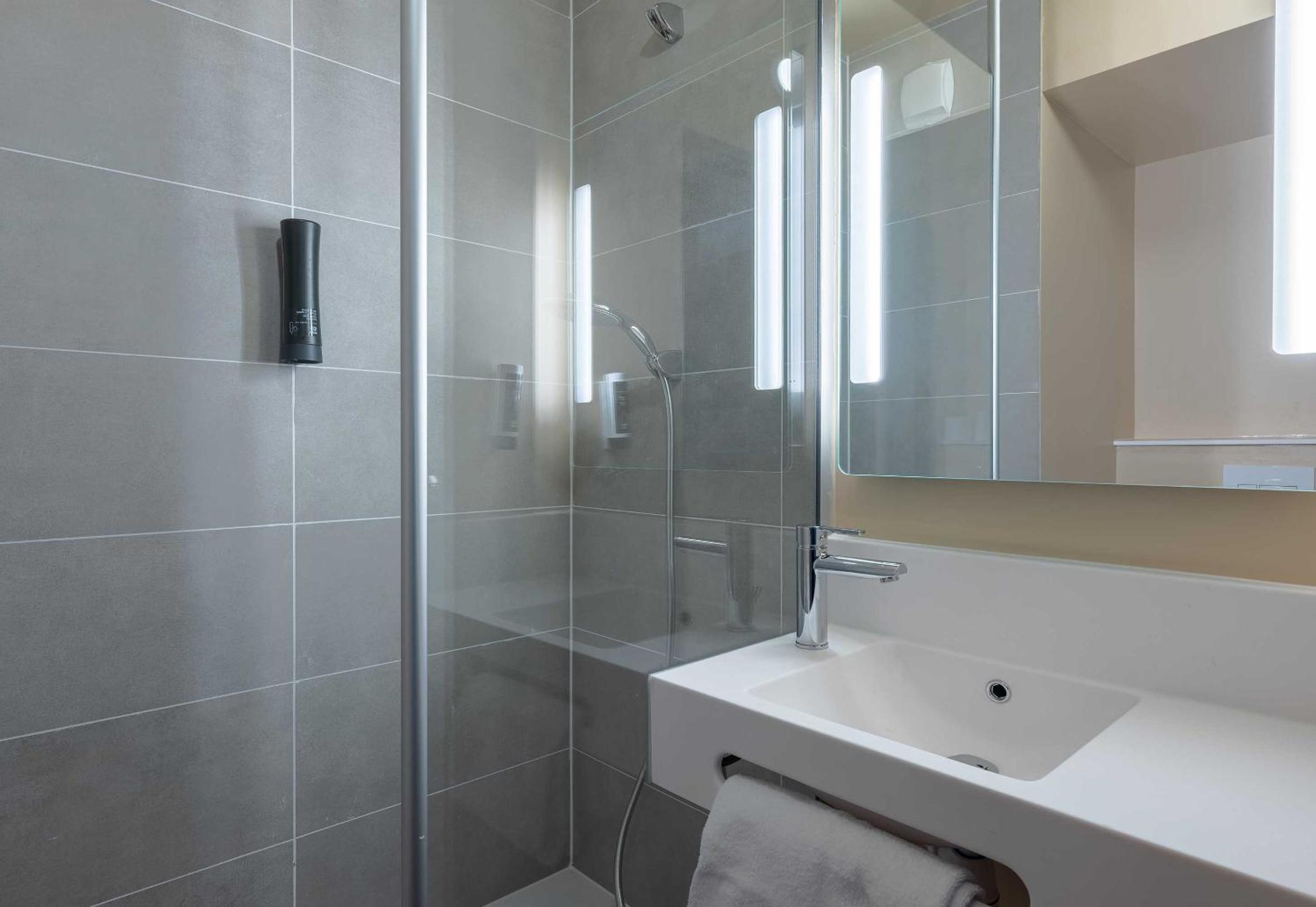 Quadruple Room - Photo 1