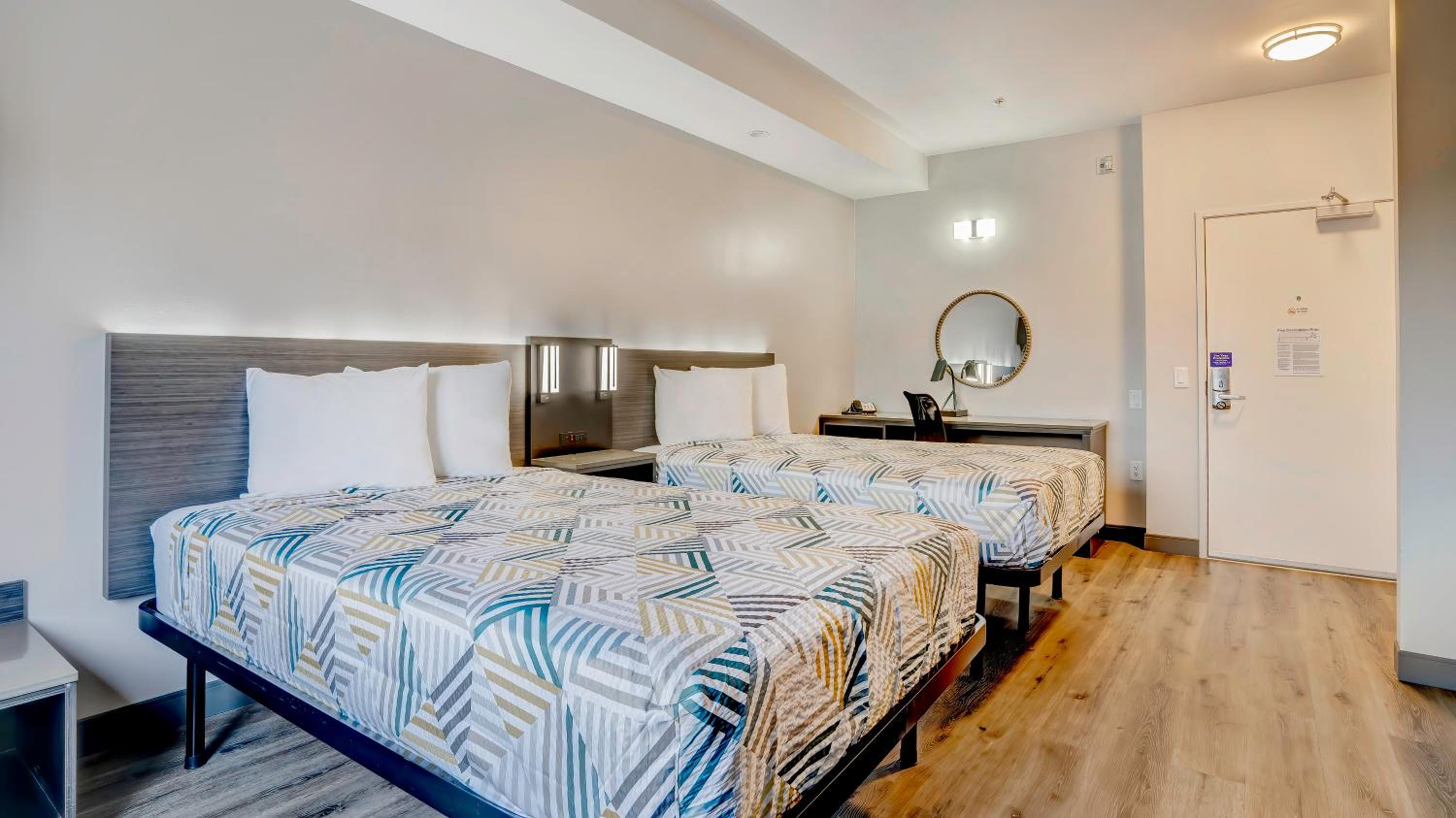 Quadruple Room - Non-Smoking - Photo 1