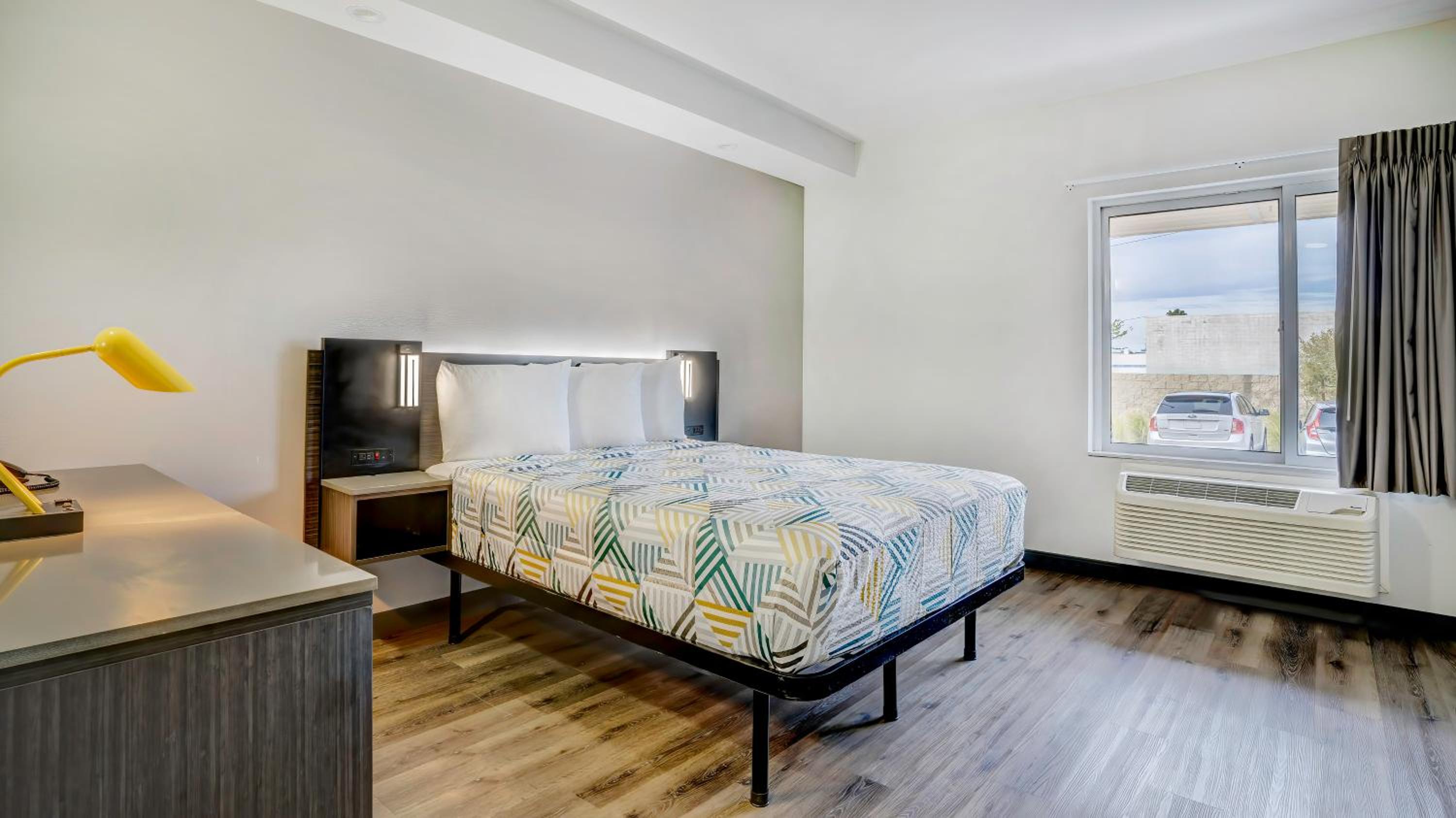 Queen Room - Disability Access - Photo 4