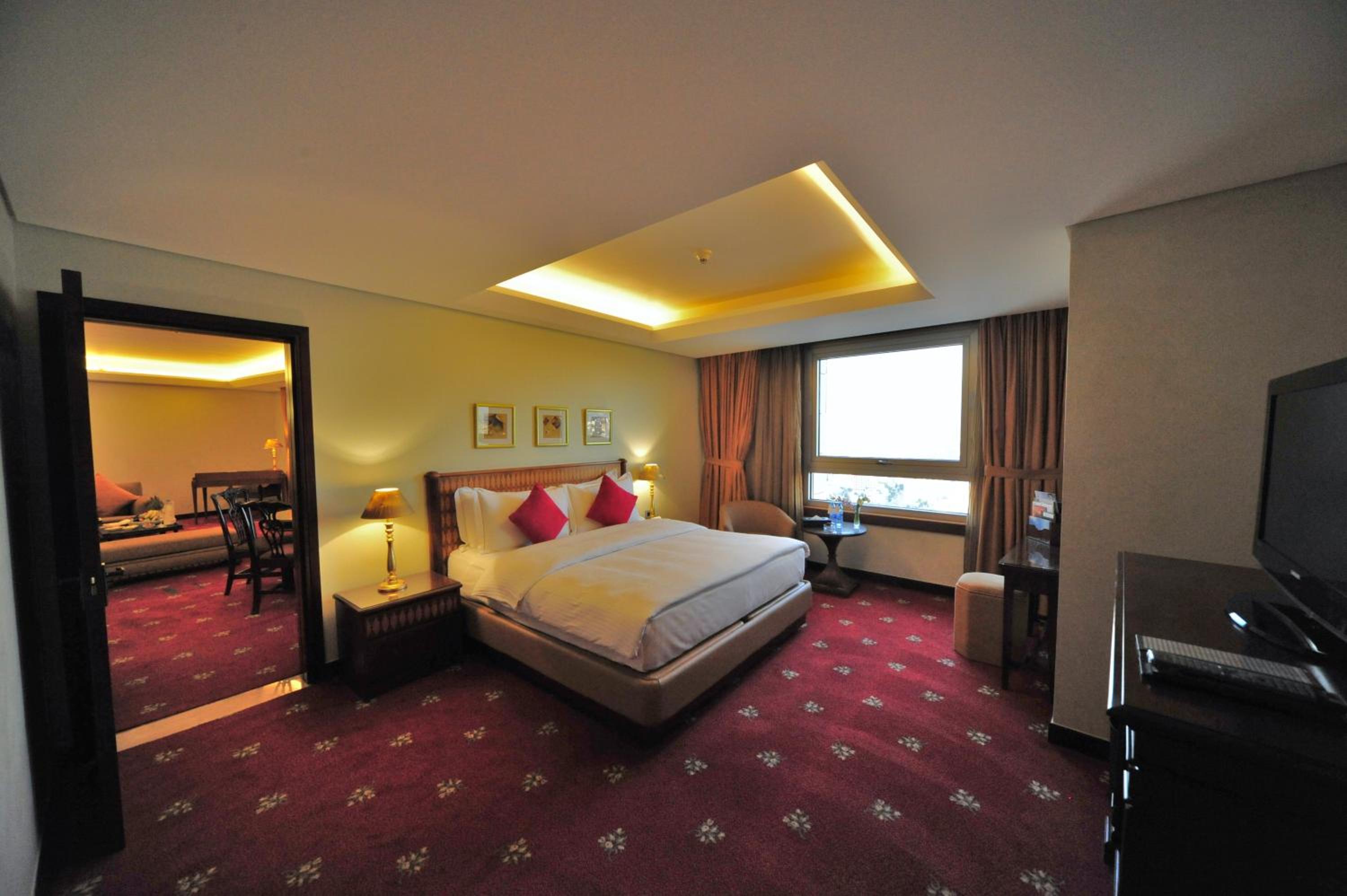 Executive Suite - Photo 2