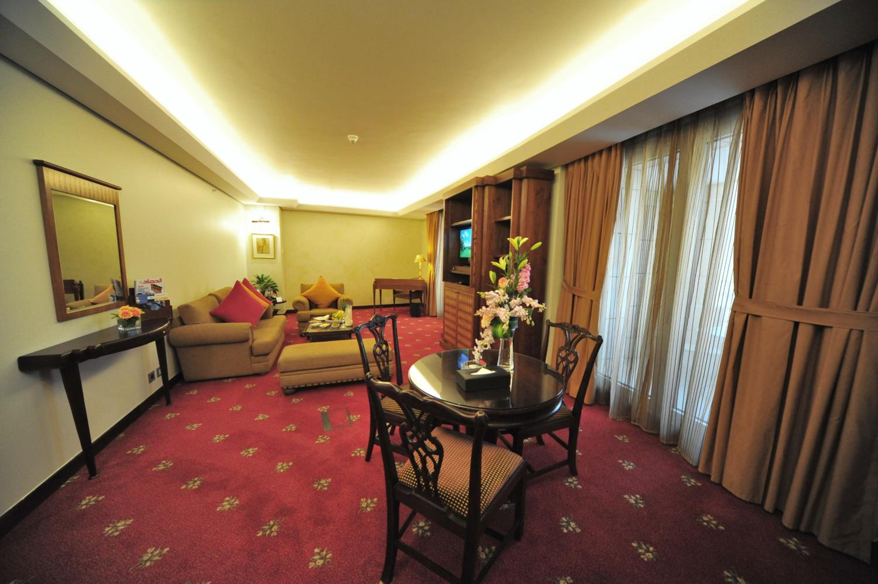 Executive Suite - Photo 3