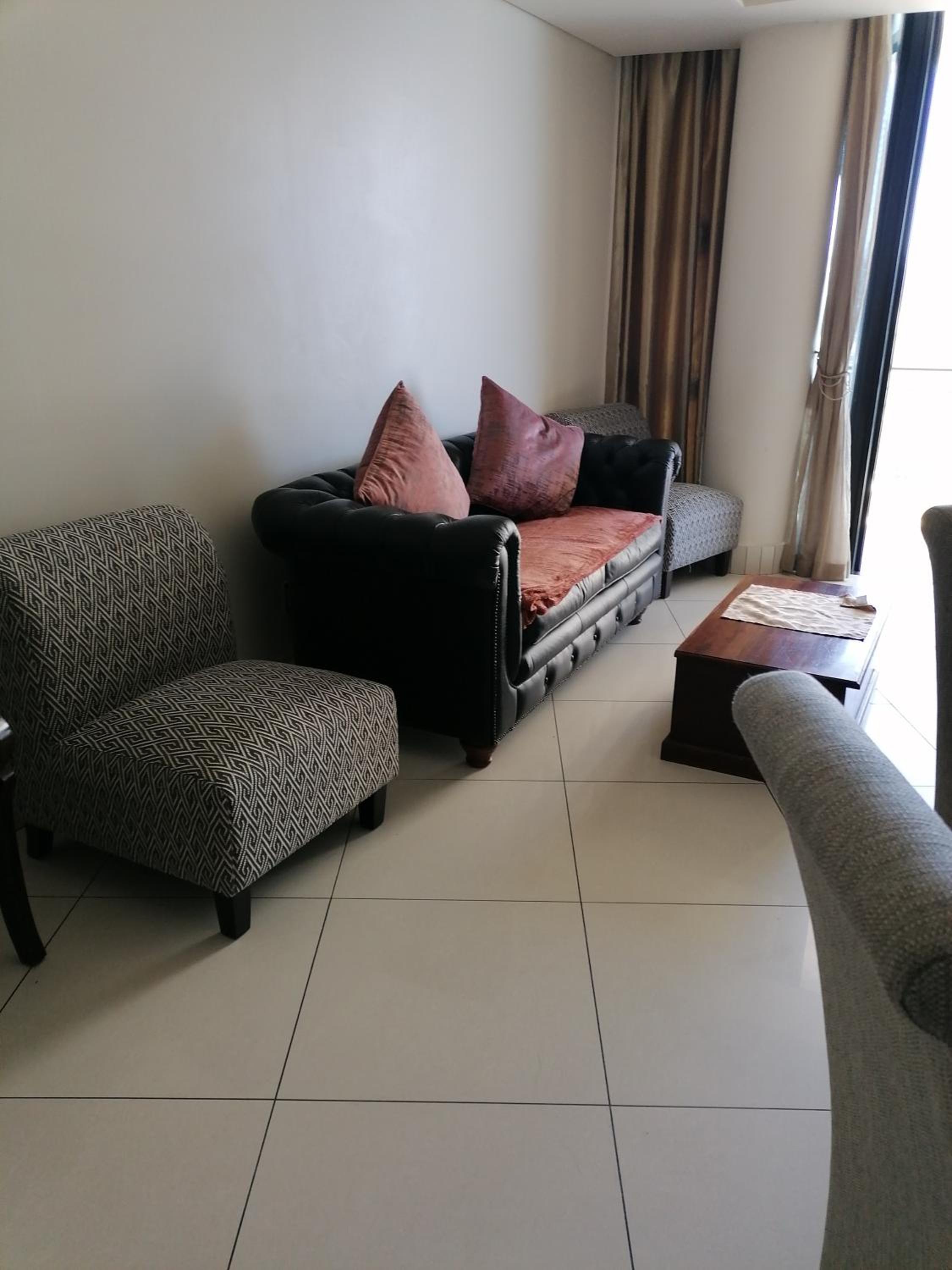 Family Two-Bedroom Apartment with View photo 3